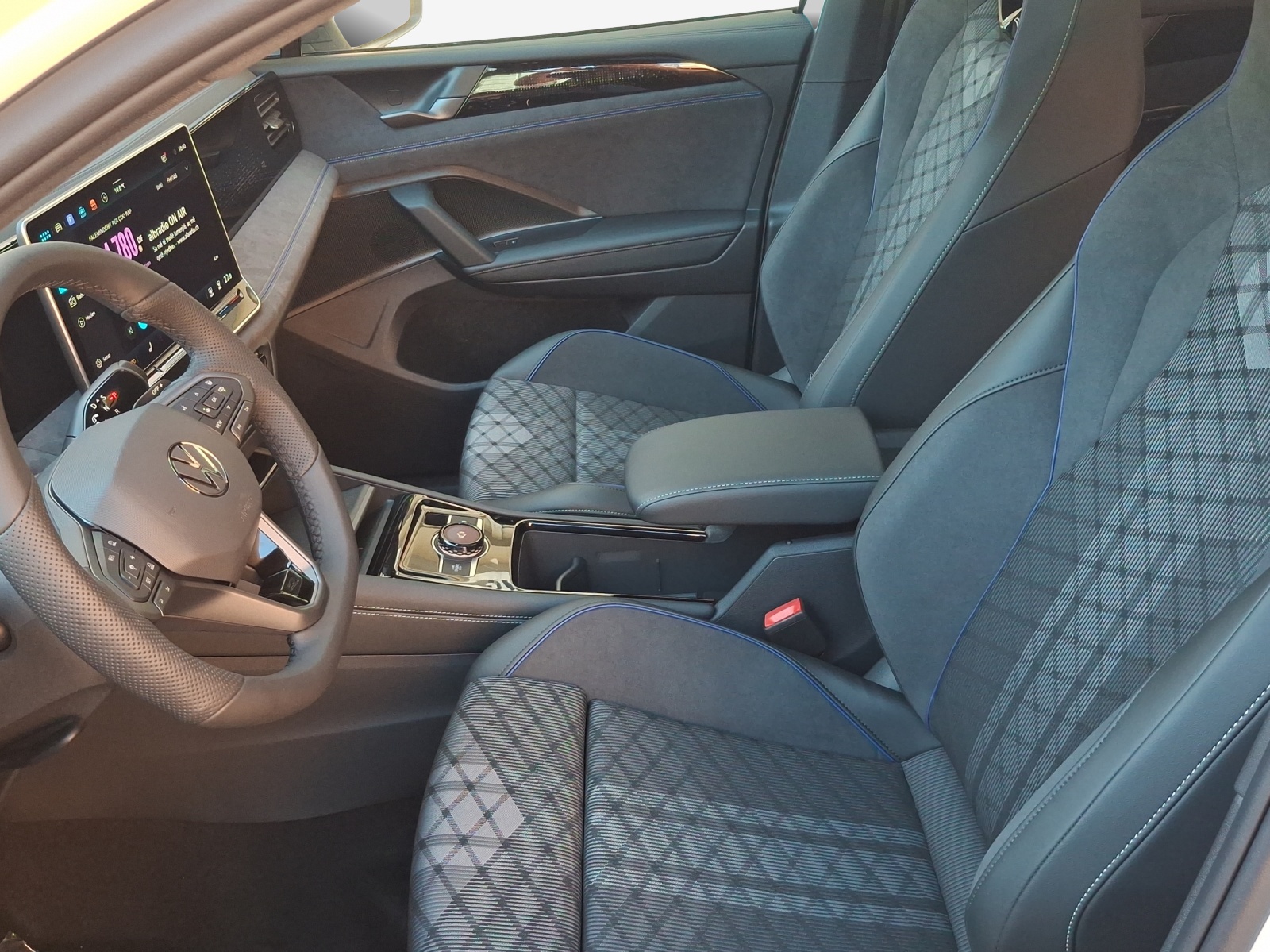 VW Tiguan 2.0 TSI DSG R-Line 4Motion-image-7