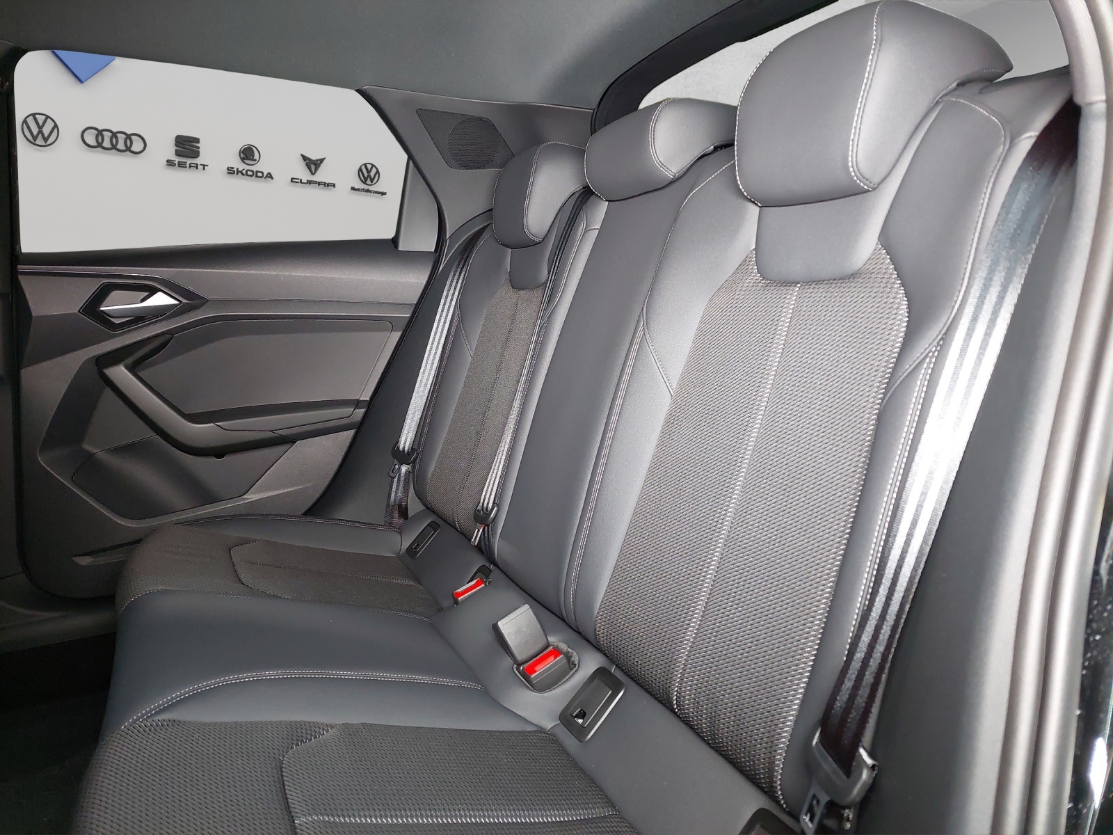 AUDI A1 Sportback 30 TFSI S Line Attraction S-tronic-image-8