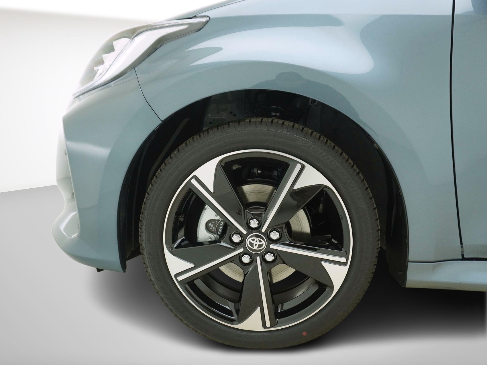 TOYOTA Yaris 1.5 VVT-i HSD Premium đ Panorama-Glasdach đ€ -image-5