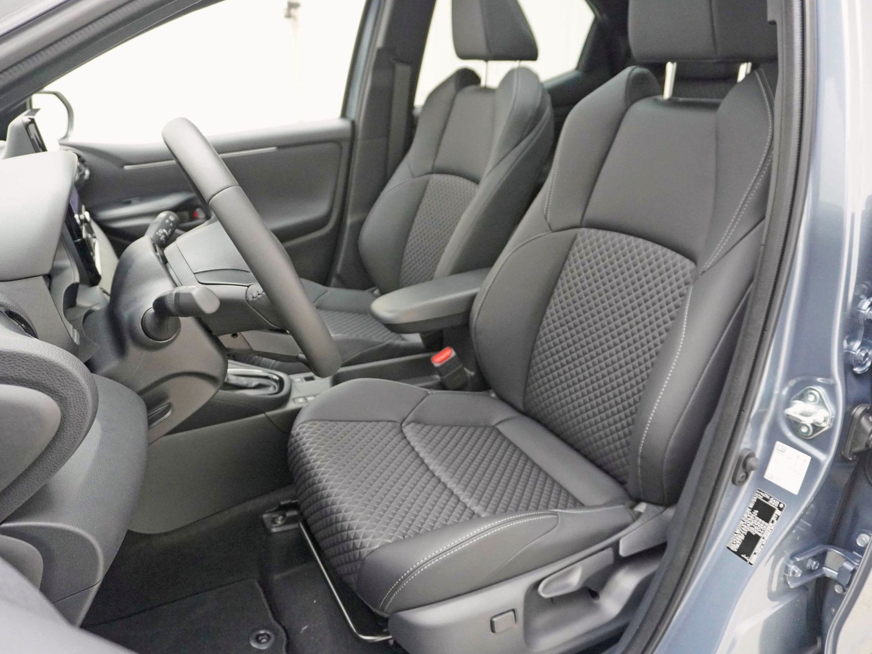 TOYOTA Yaris 1.5 VVT-i HSD Premium đ Panorama-Glasdach đ€ -image-6