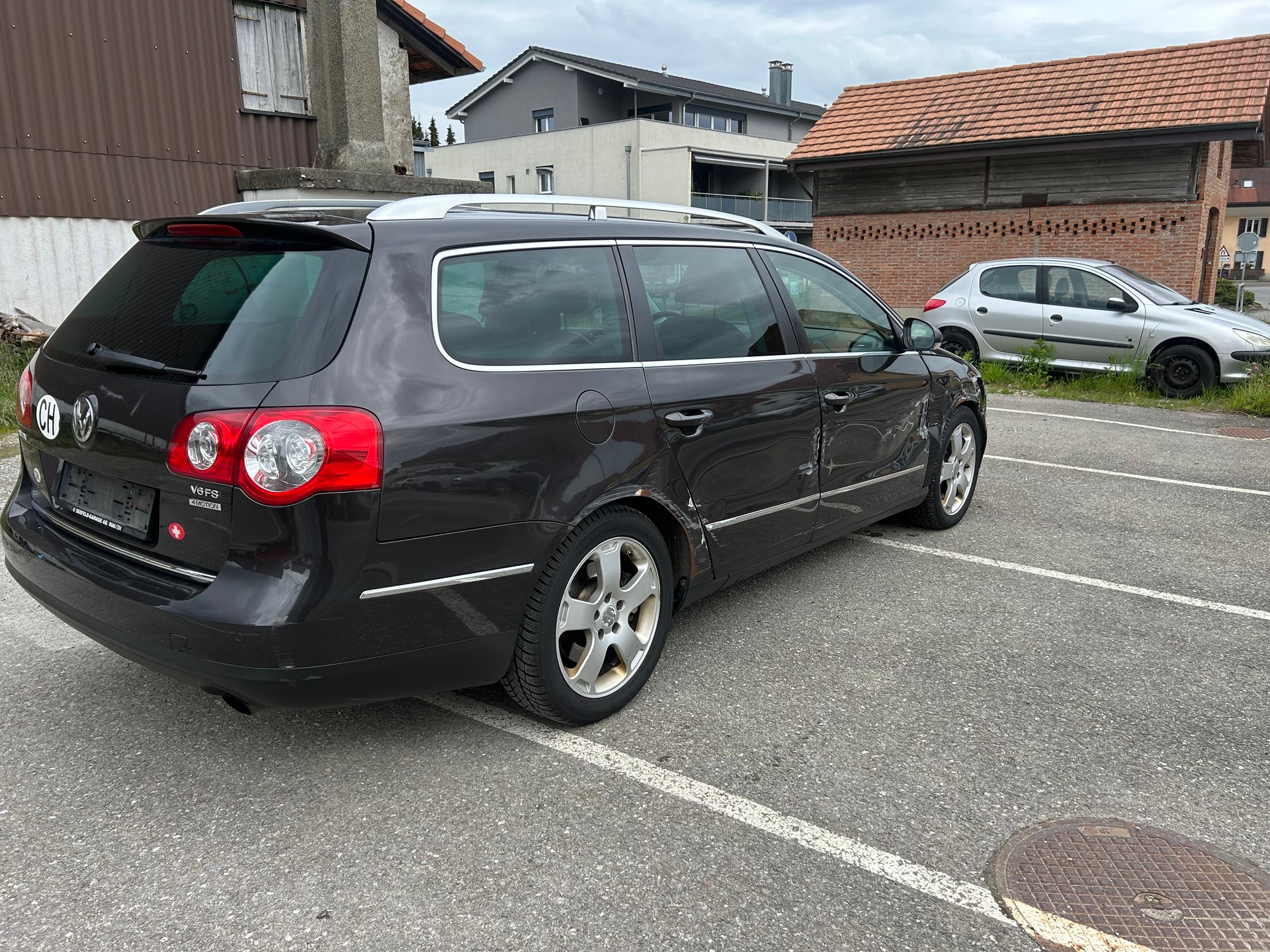 VW Passat Variant 3.2 V6 FSI Sportline 4Motion-image-3