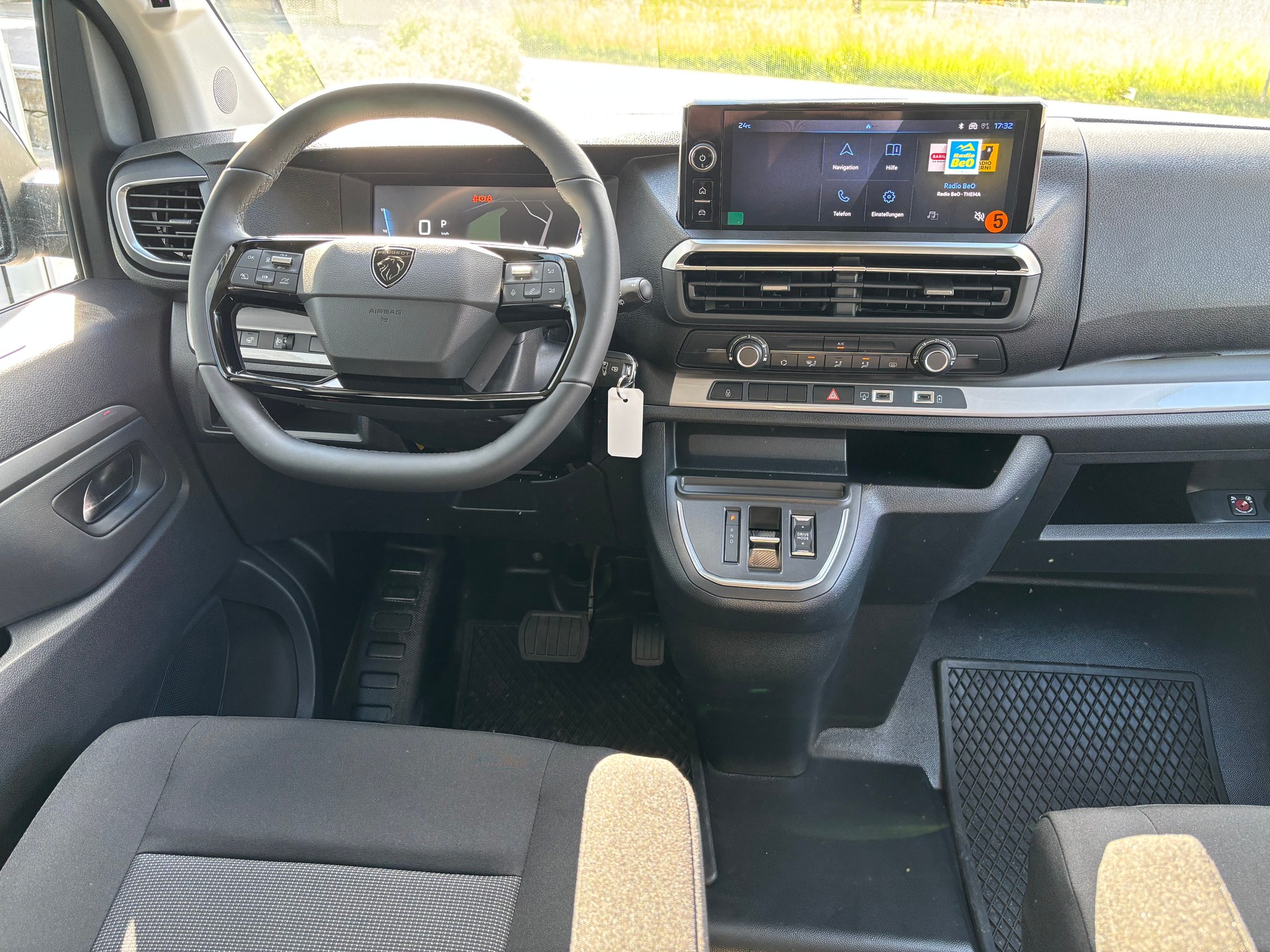 PEUGEOT Traveller Family Long EAT8-image-10