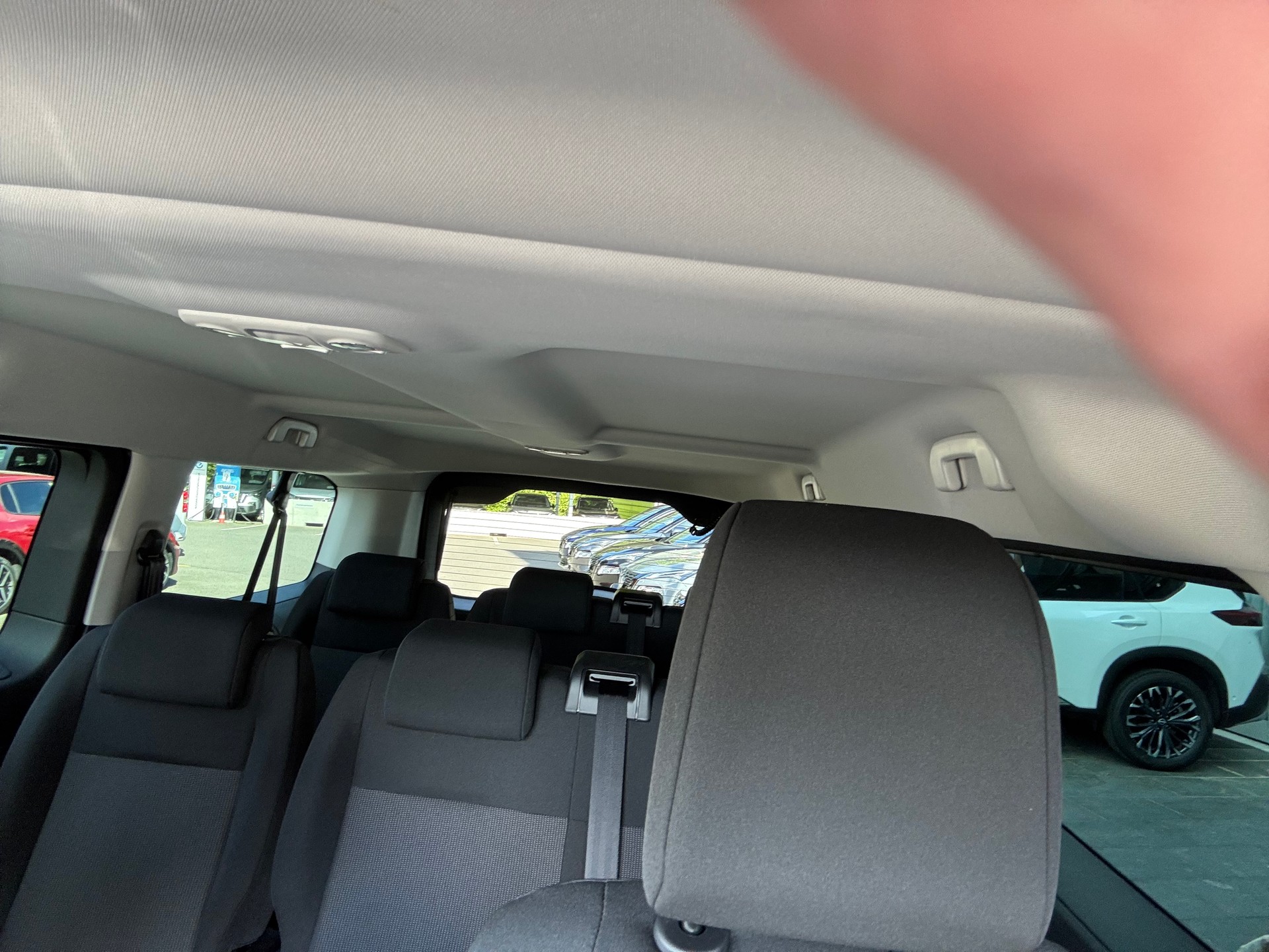 PEUGEOT Traveller Family Long EAT8-image-13