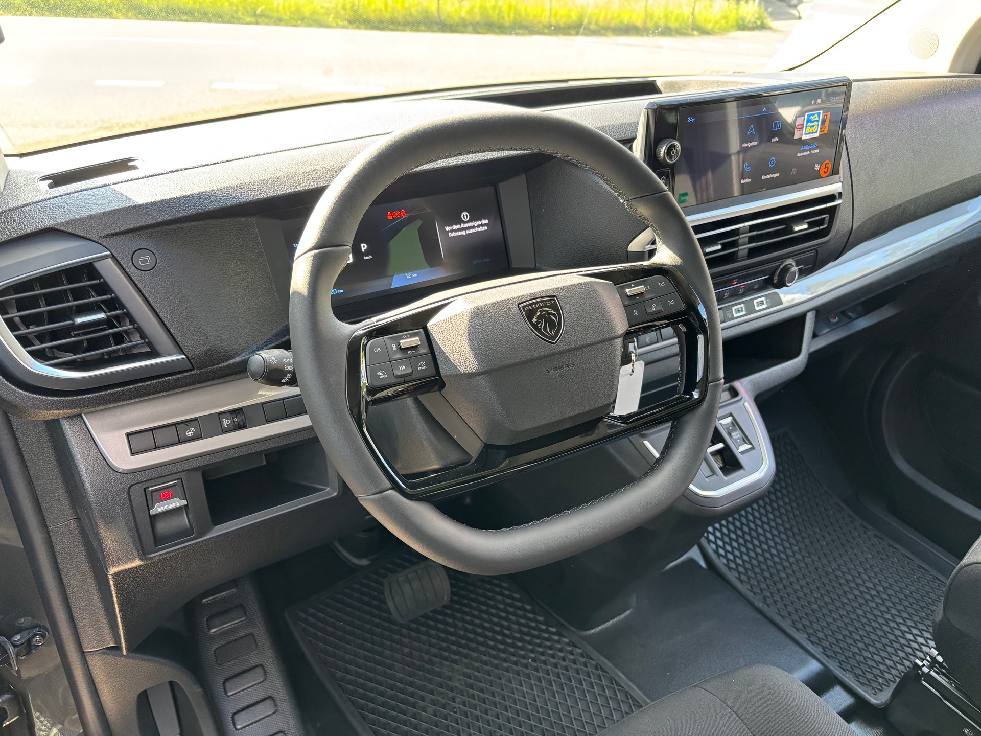 PEUGEOT Traveller Family Long EAT8-image-12