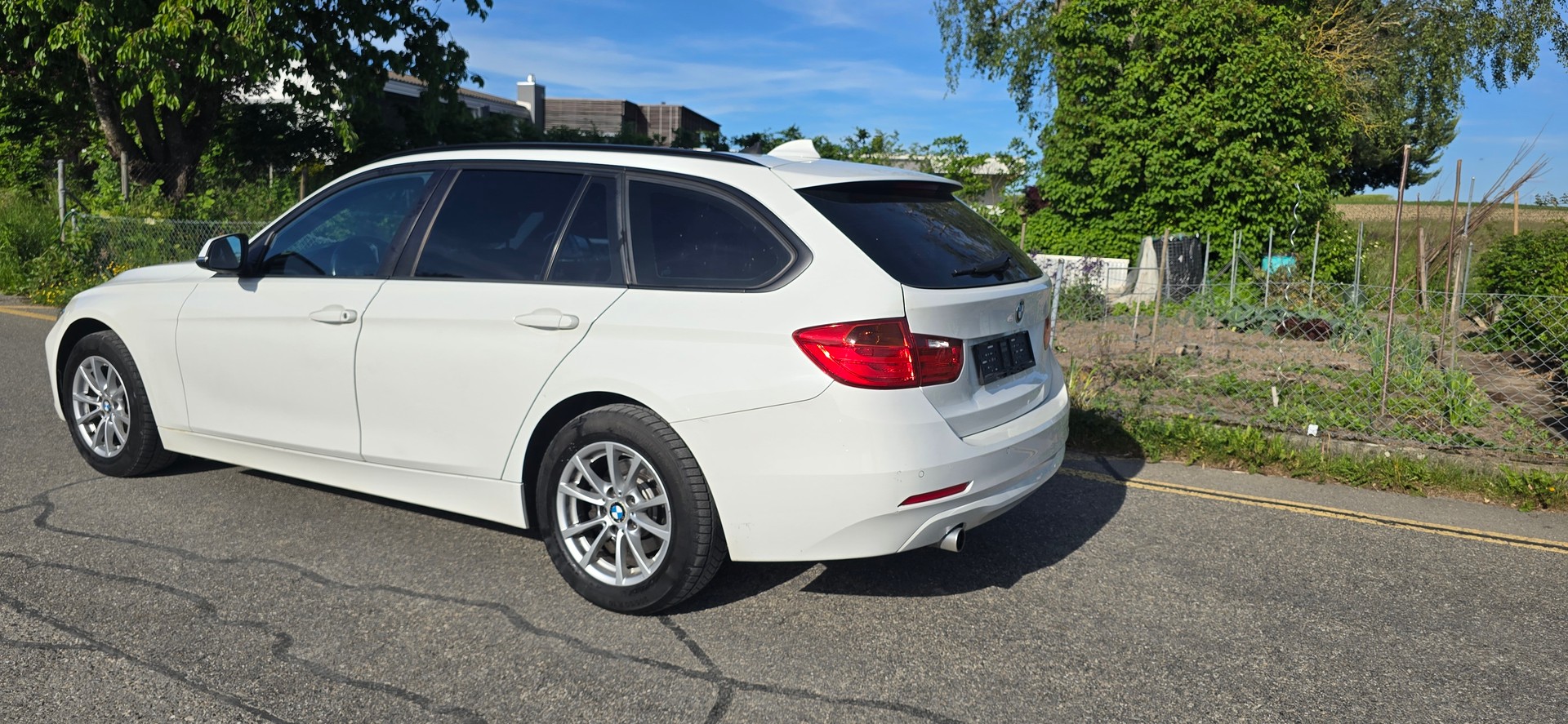 BMW 320d xDrive Touring Steptronic-image-4