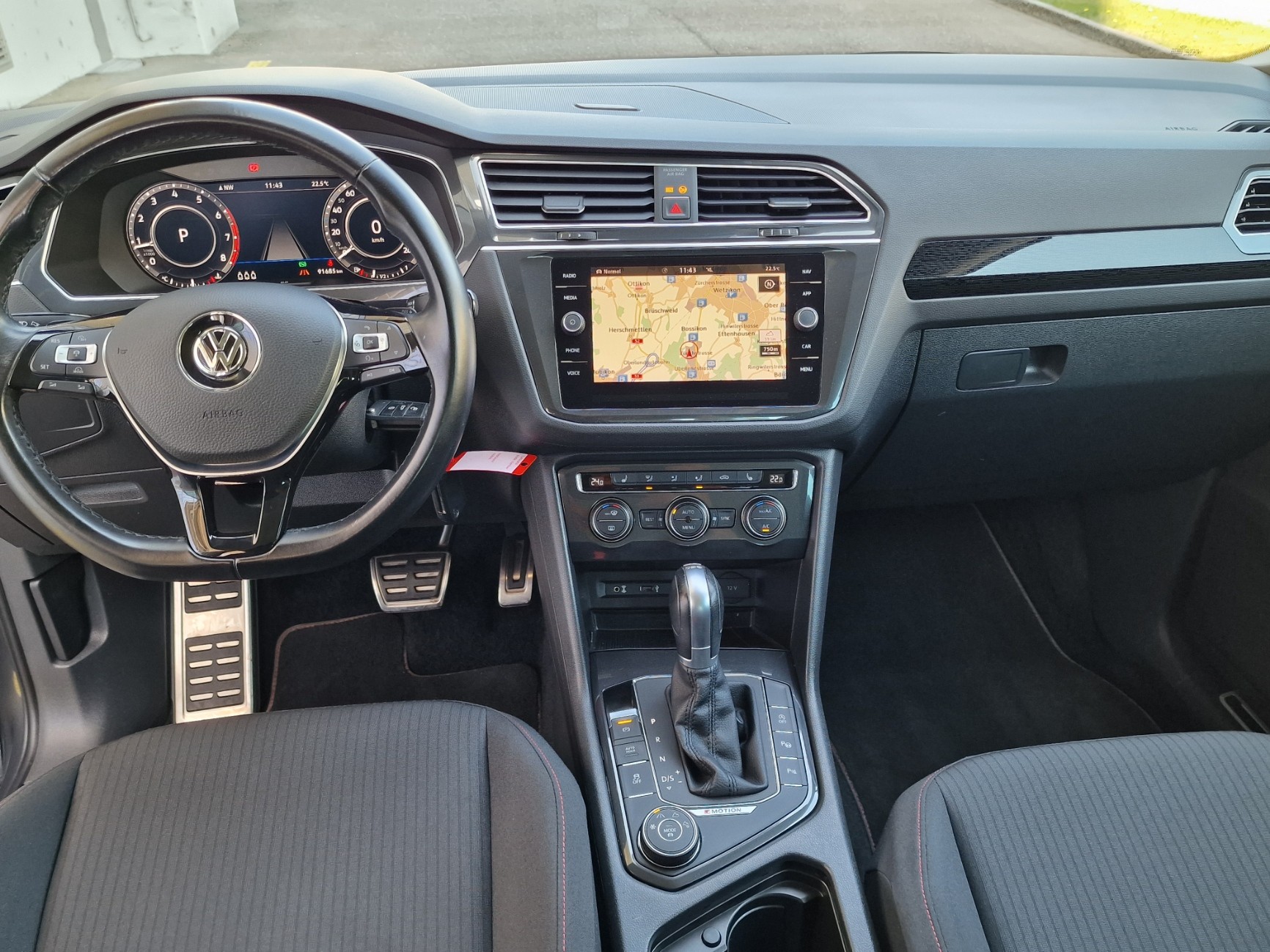 VW Tiguan 2.0TSI Sound 4Motion-image-9