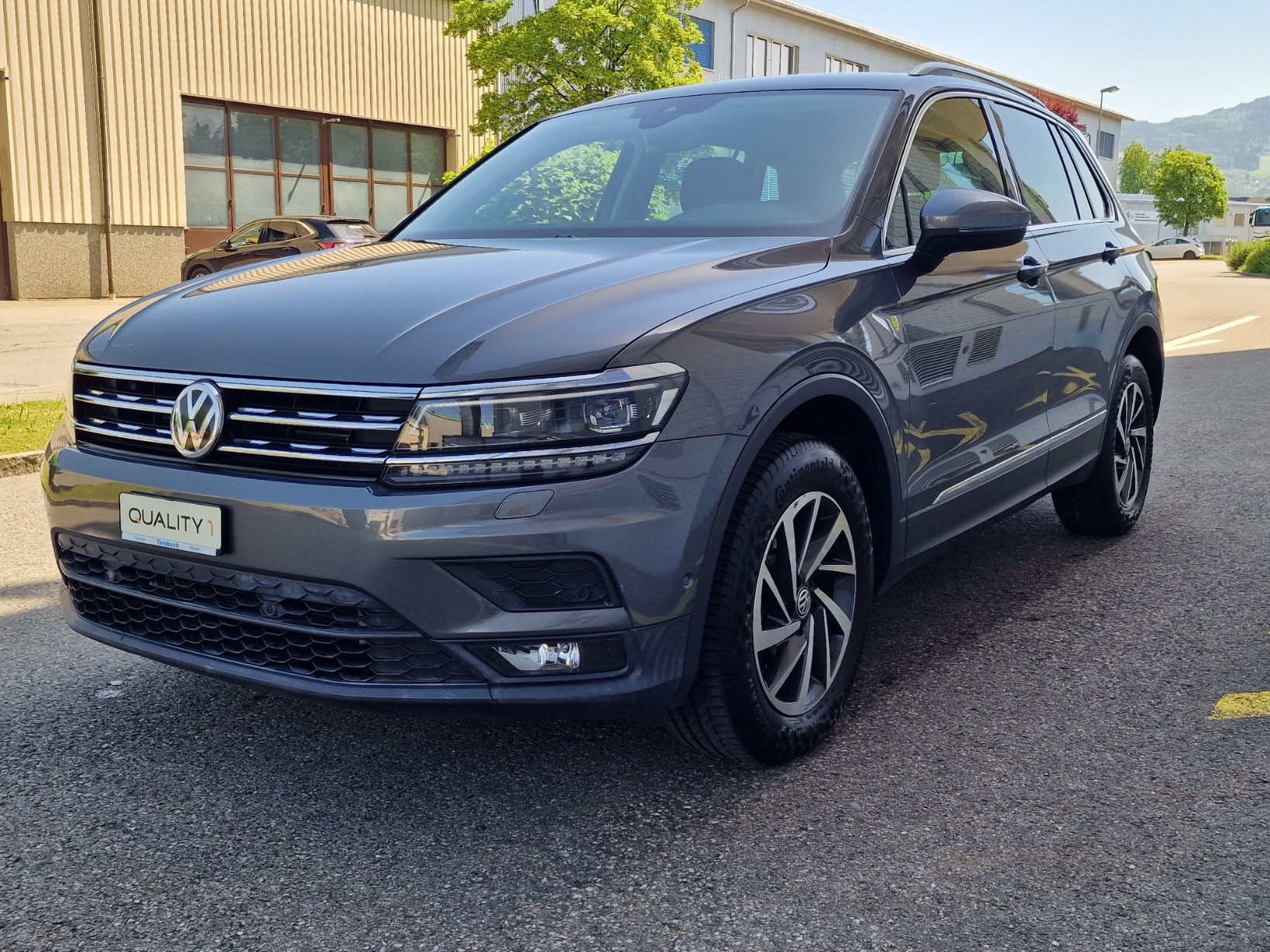 VW Tiguan 2.0TSI Sound 4Motion-image-1