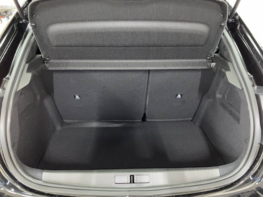 PEUGEOT 208 1.2 Hybrid 145 GT-image-17