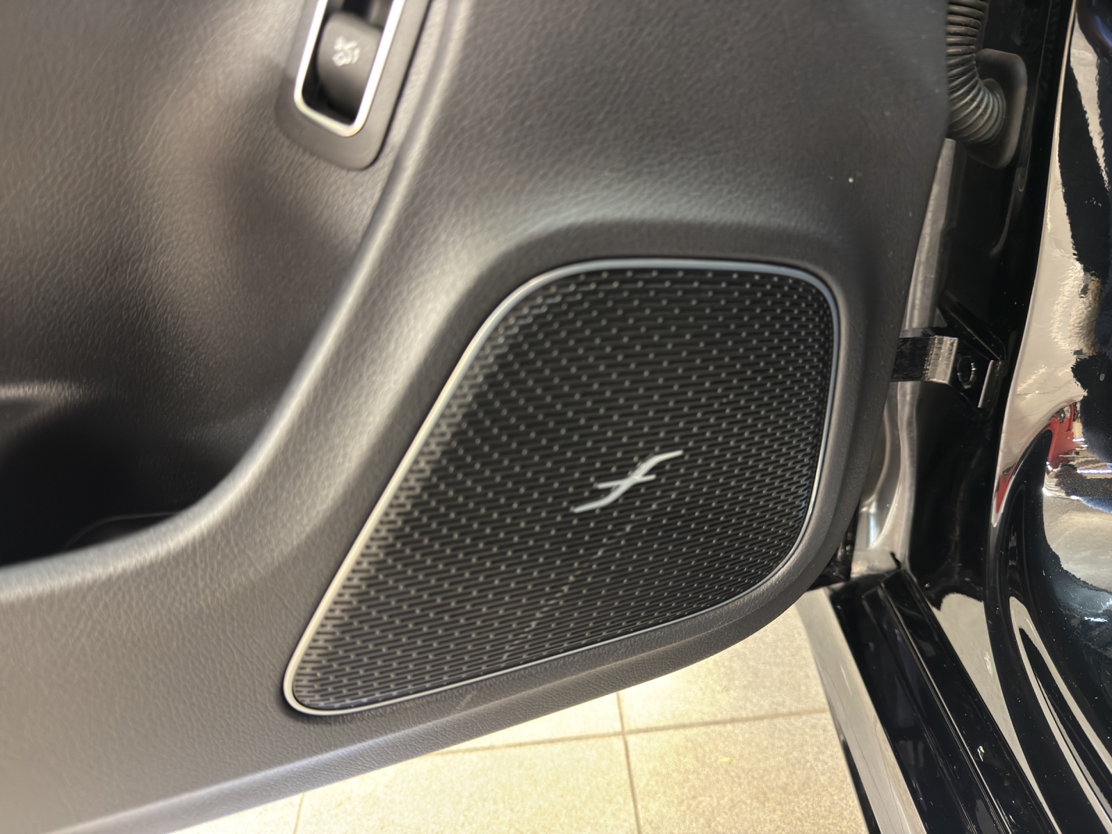 MERCEDES-BENZ CLA 200 - AMG / Rückfahrkamera / Head-Up Display / Soundsystem / Ambiente-Licht-image-15