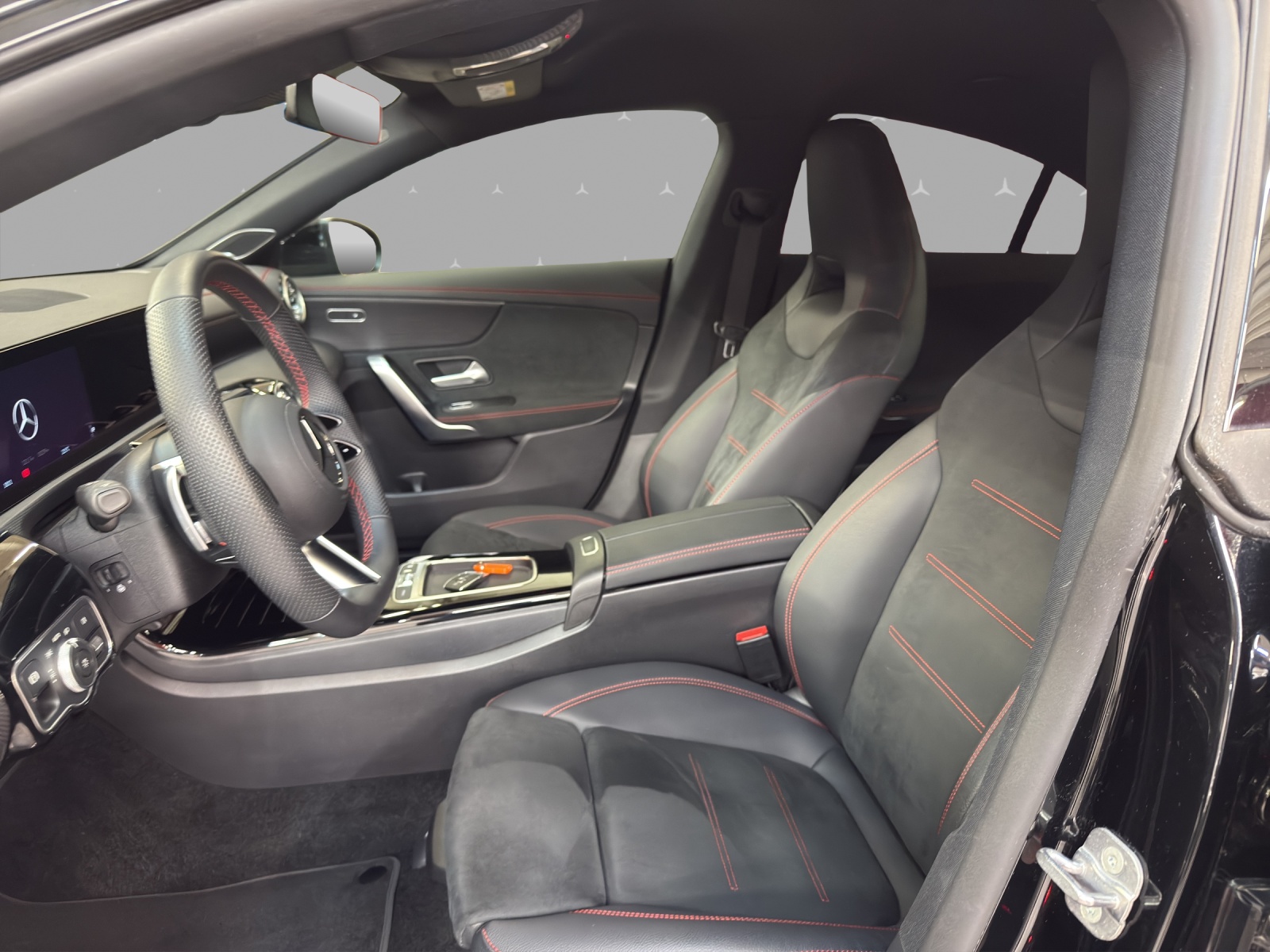 MERCEDES-BENZ CLA 200 - AMG / Rückfahrkamera / Head-Up Display / Soundsystem / Ambiente-Licht-image-7
