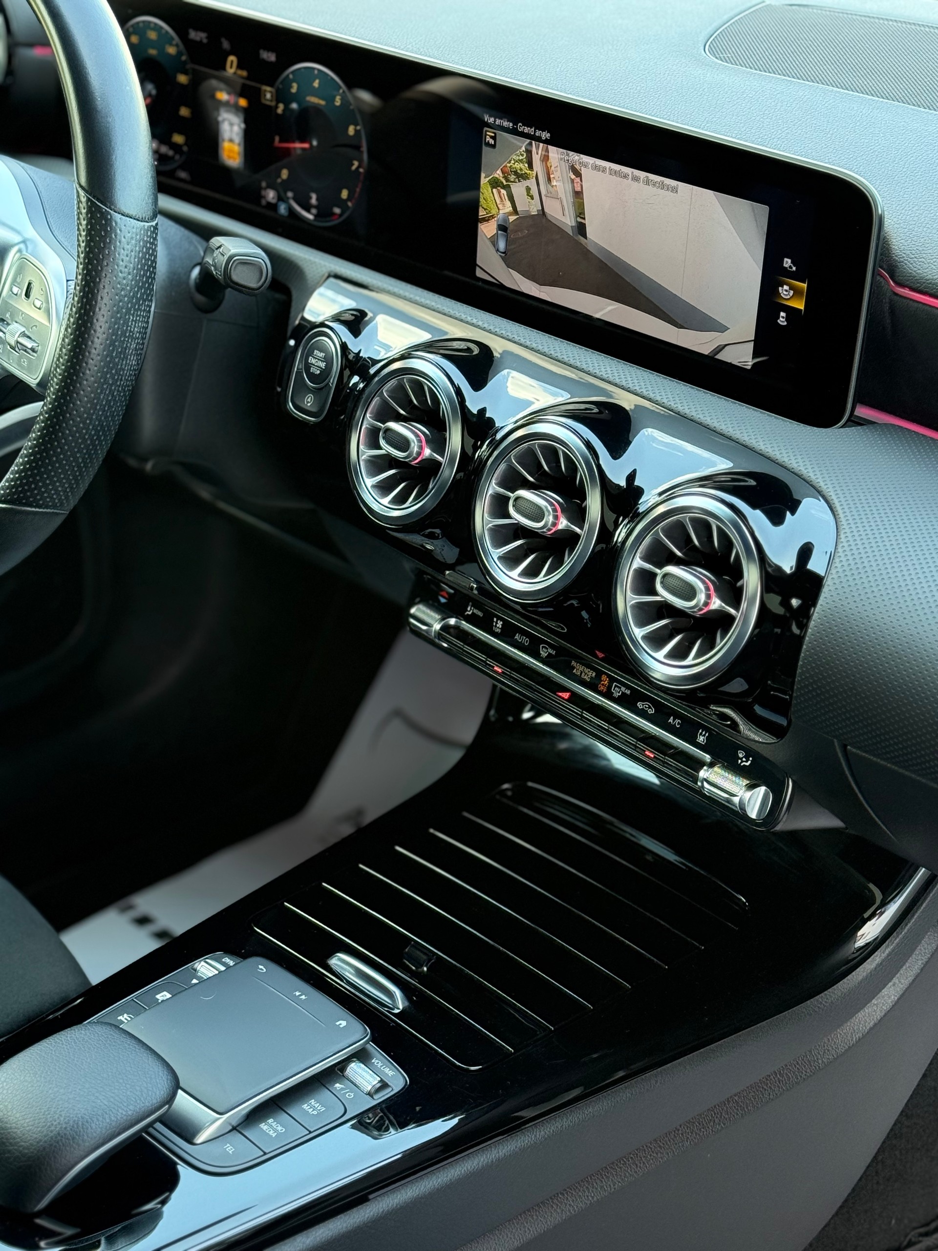 MERCEDES-BENZ A 200 AMG Line 7G-DCT-image-28