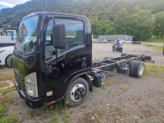 ISUZU NMR 85 - M 50 H - Cabina- Telaio - Gancio di Traino KG. 3500