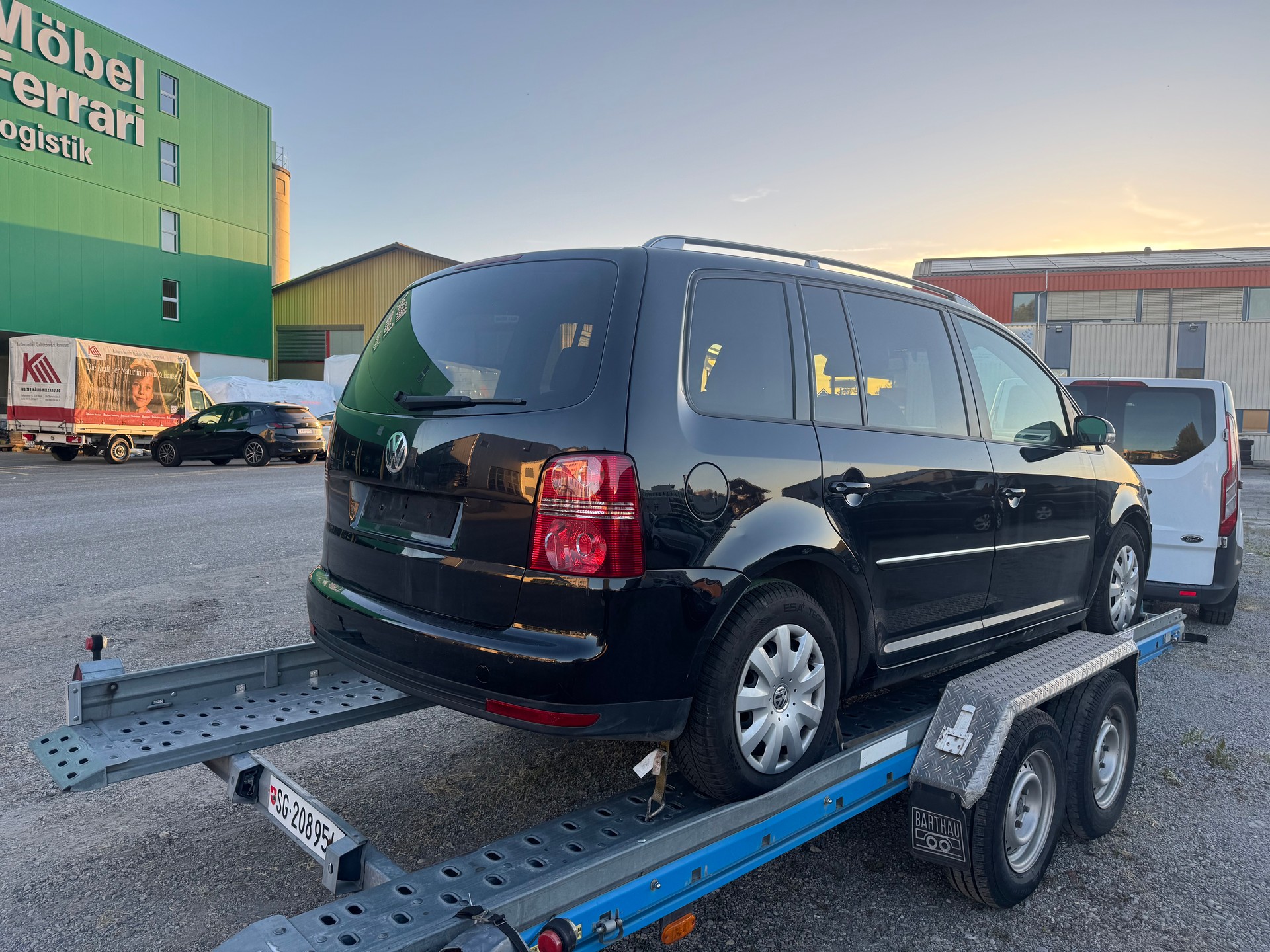 VW Touran 2.0 TDI Trendline-showroom-element-3