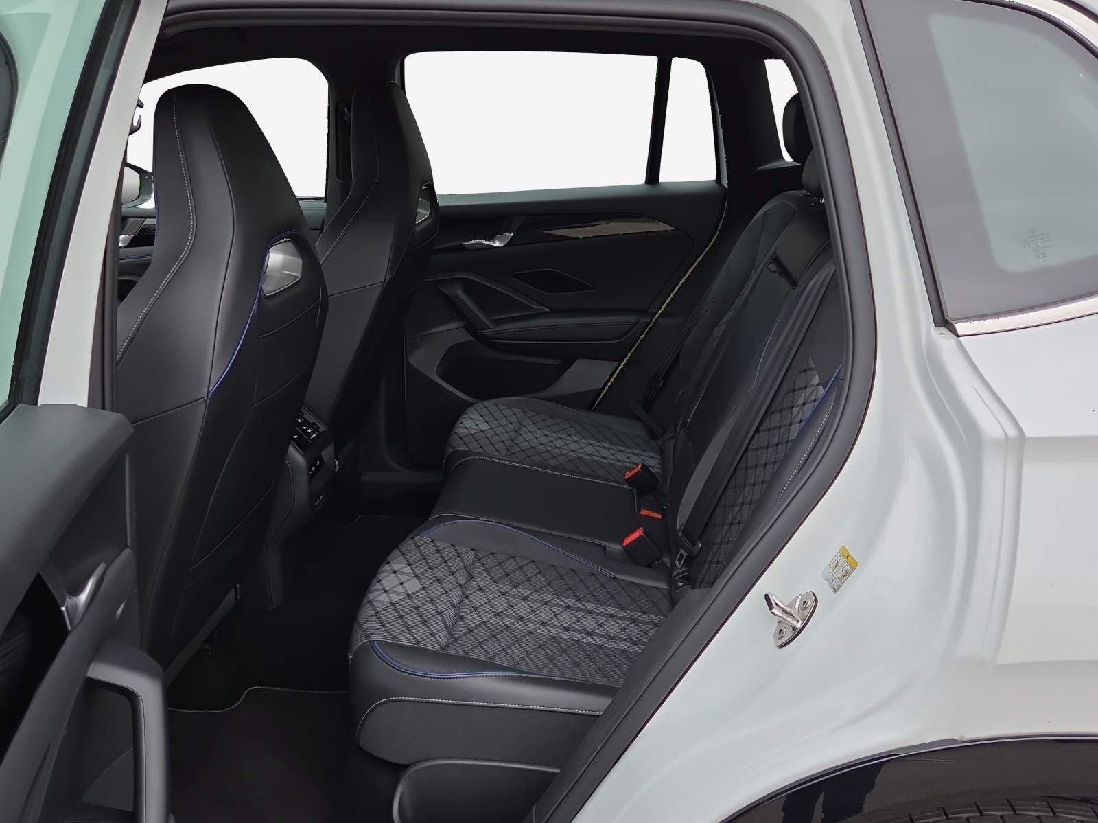 VW Tiguan 2.0 TDI SCR R-Line 4Motion DSG-image-11
