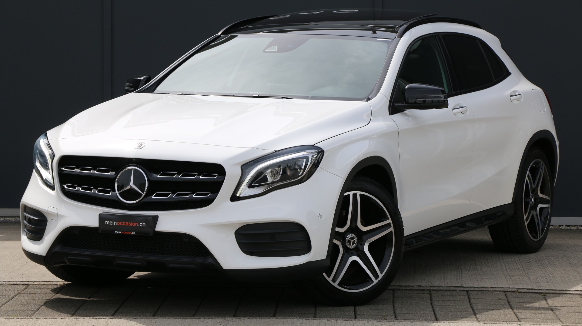 MERCEDES-BENZ GLA 250 AMG Line 4Matic-image-0