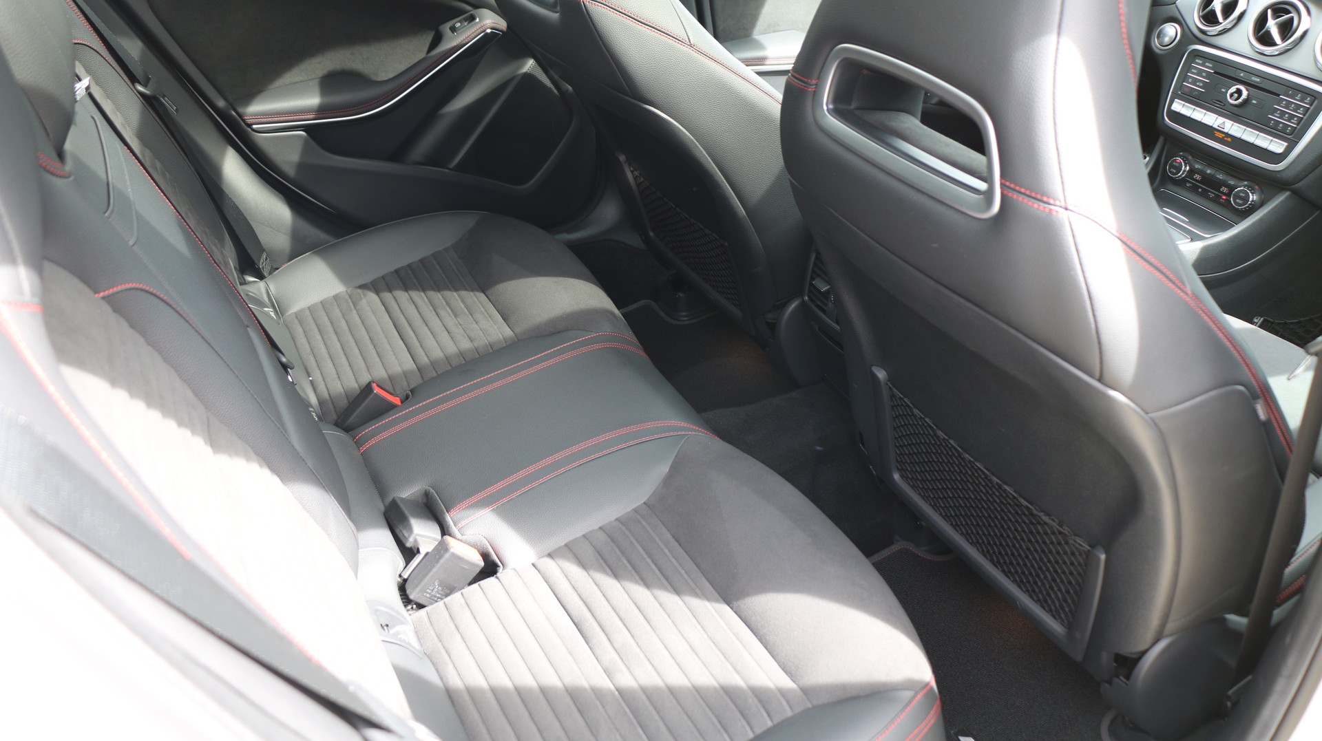 MERCEDES-BENZ GLA 250 AMG Line 4Matic-image-15