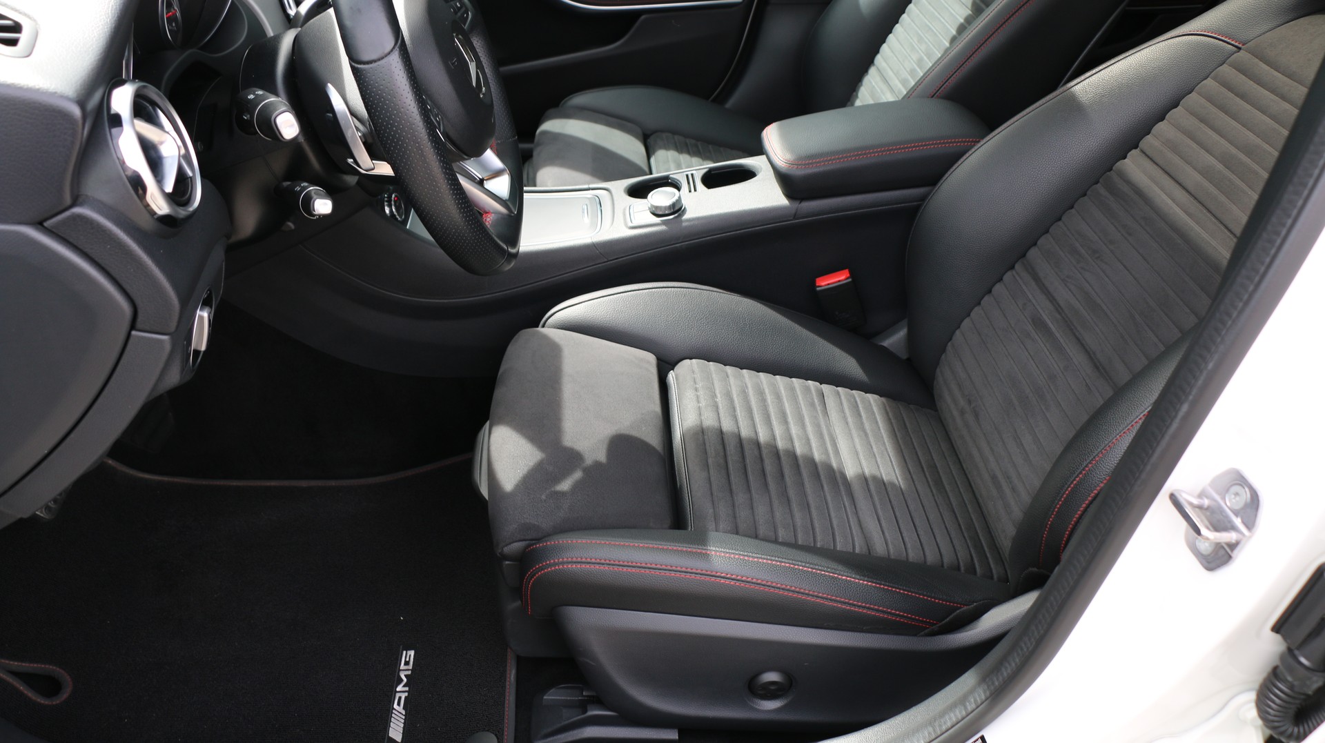 MERCEDES-BENZ GLA 250 AMG Line 4Matic-image-8
