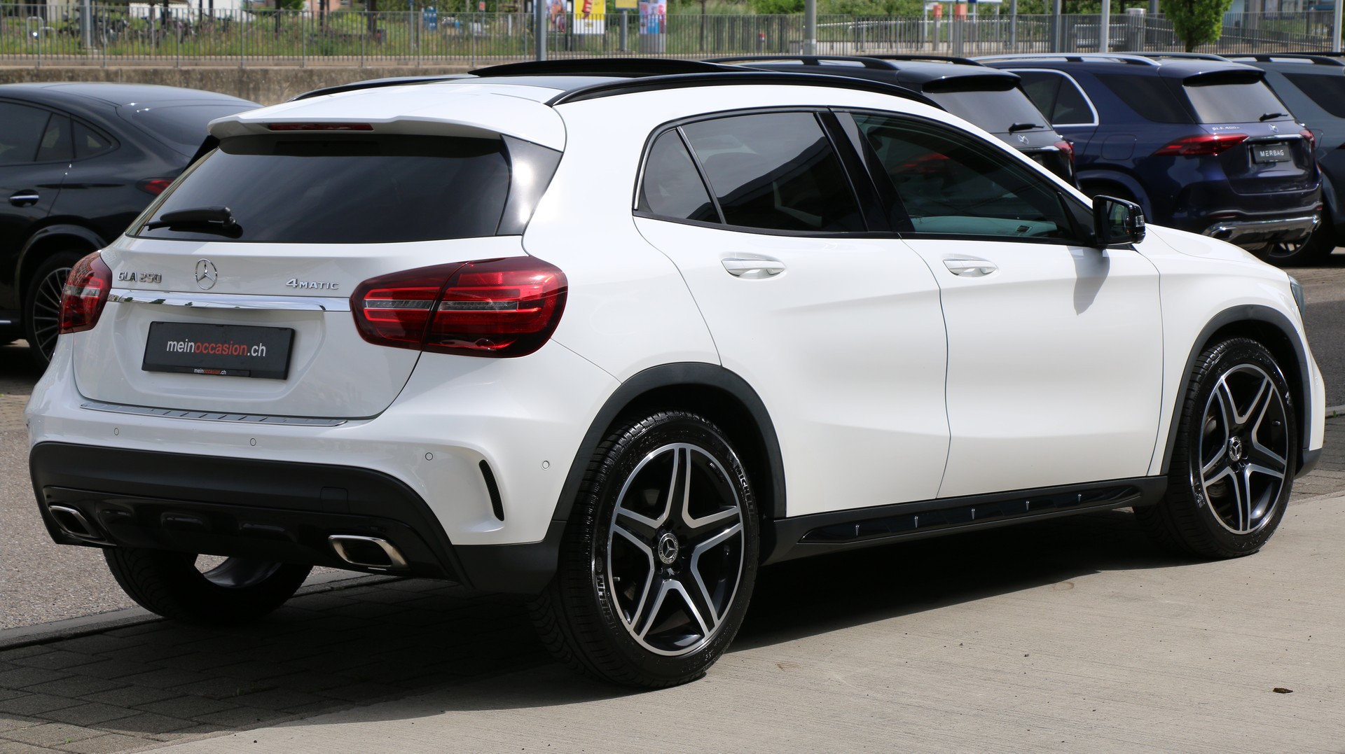 MERCEDES-BENZ GLA 250 AMG Line 4Matic-image-5
