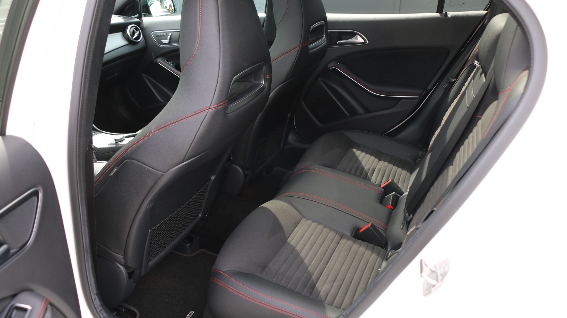MERCEDES-BENZ GLA 250 AMG Line 4Matic-image-13