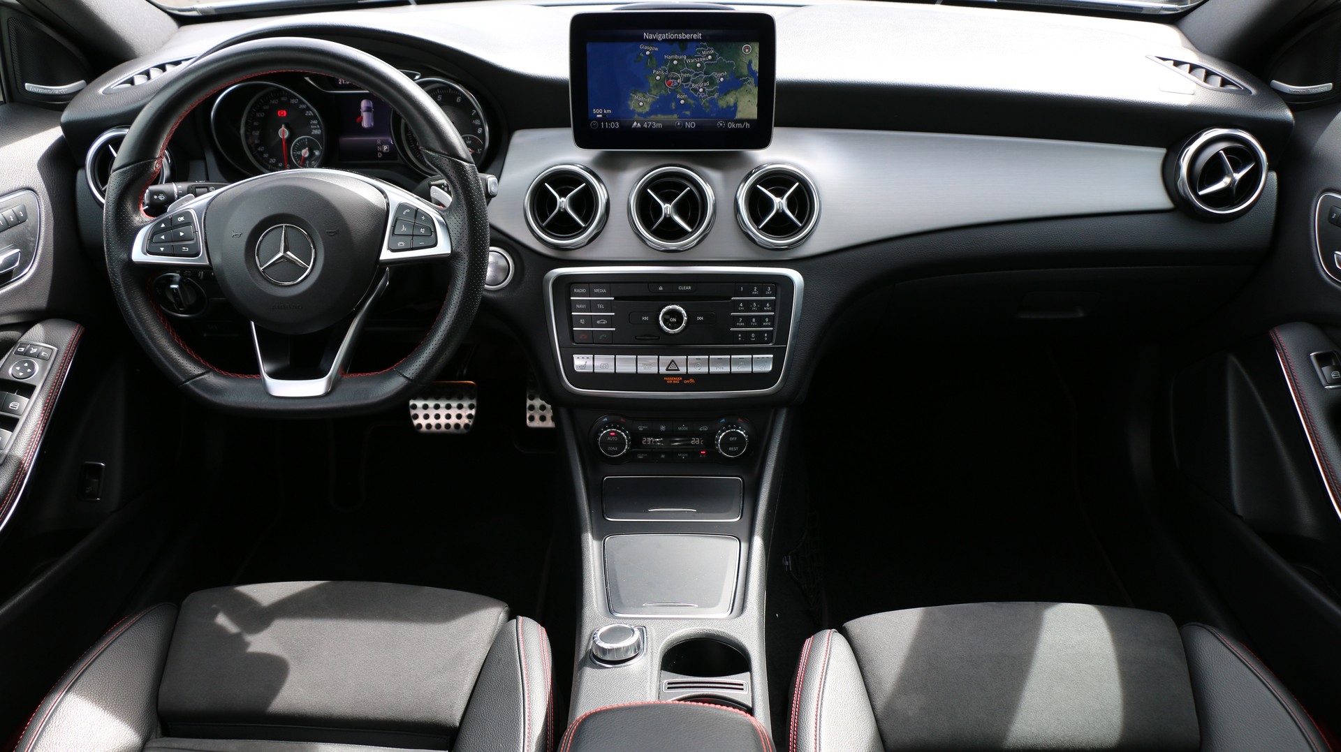MERCEDES-BENZ GLA 250 AMG Line 4Matic-image-12