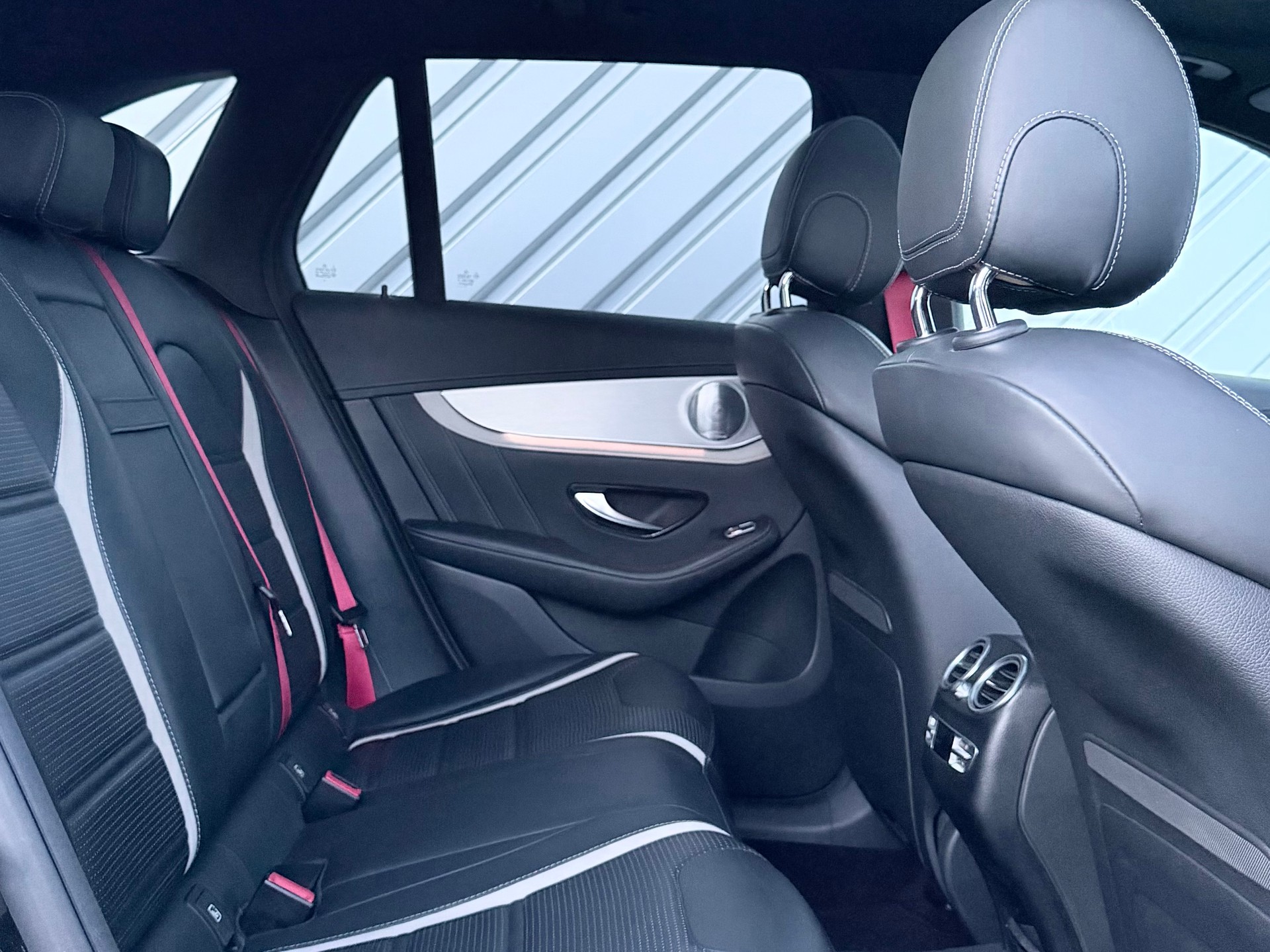 MERCEDES-BENZ GLC 63 S AMG 4Matic+ 9G-Tronic-image-12