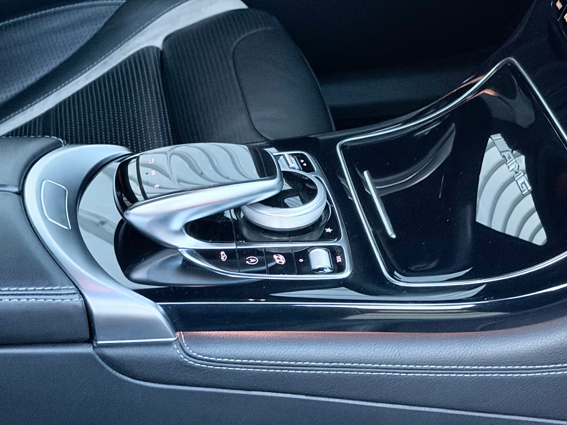 MERCEDES-BENZ GLC 63 S AMG 4Matic+ 9G-Tronic-image-8
