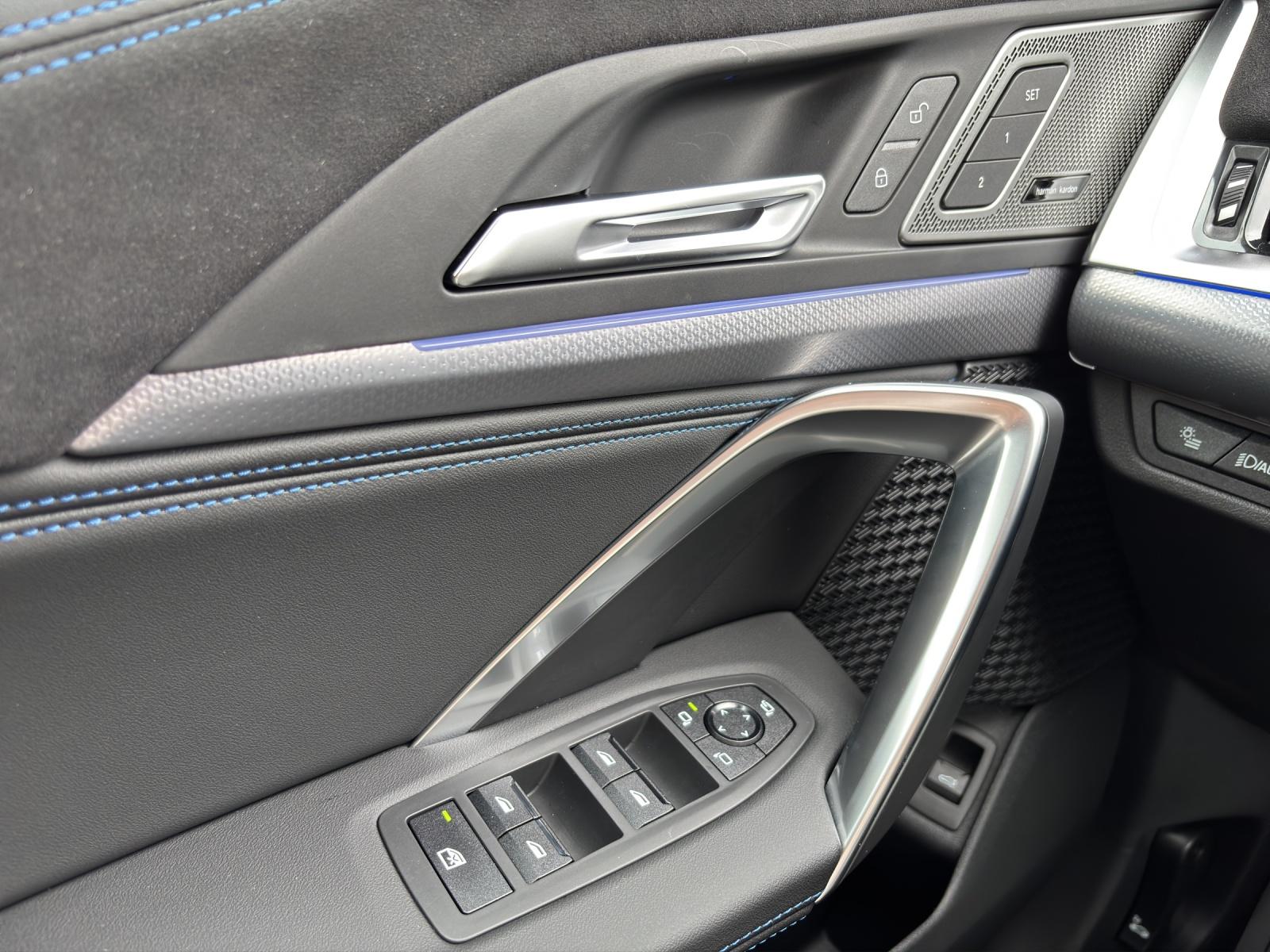 BMW iX1 30 xDrive M Sportpaket Pro-image-16