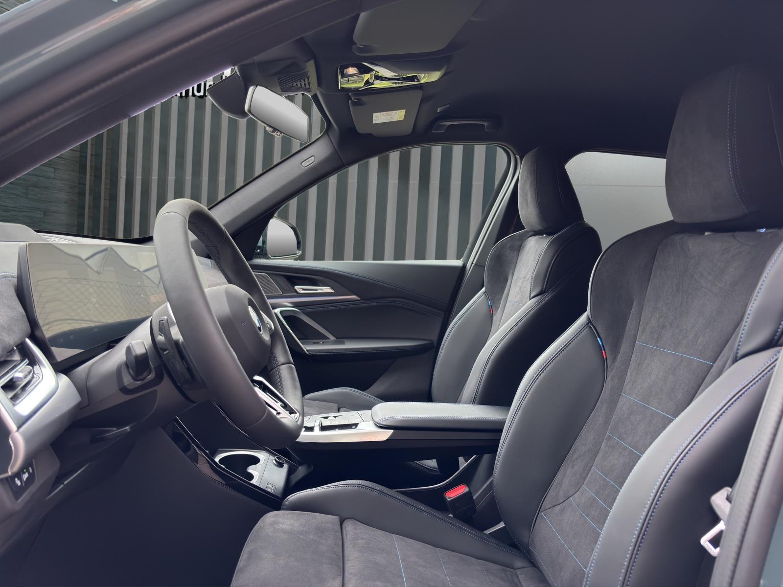 BMW iX1 30 xDrive M Sportpaket Pro-image-15