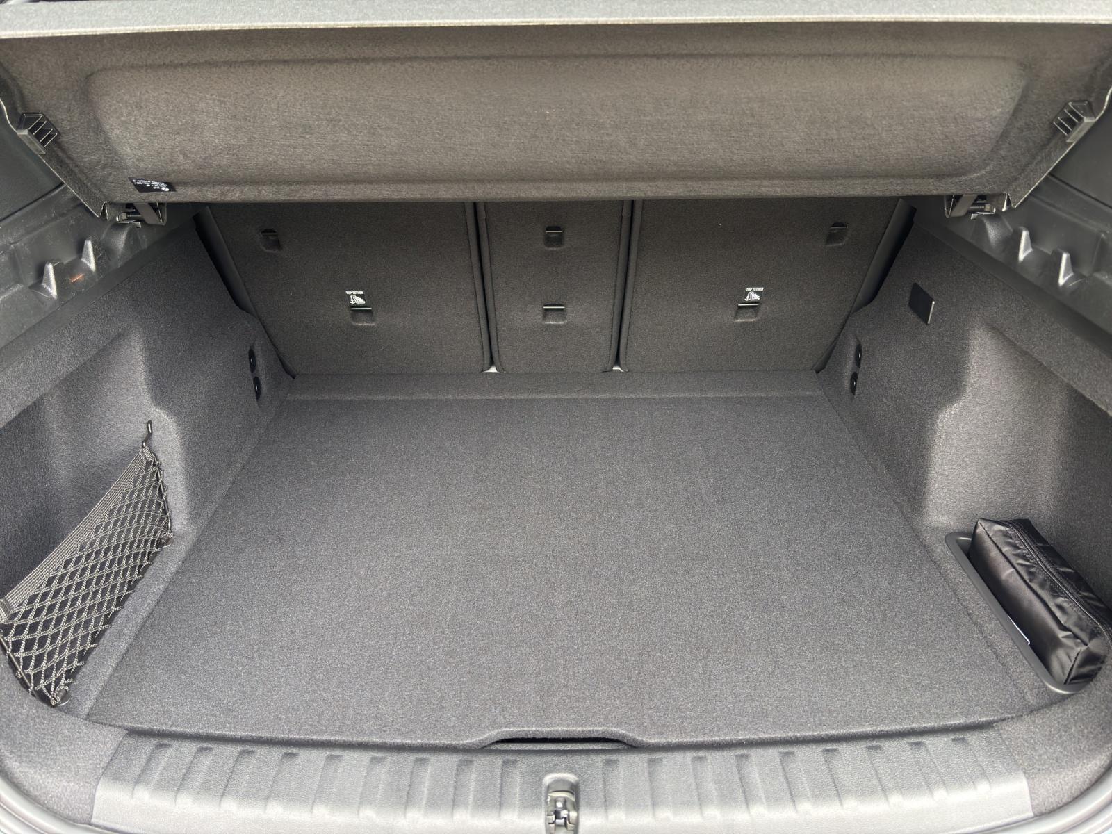 BMW iX1 30 xDrive M Sportpaket Pro-image-19