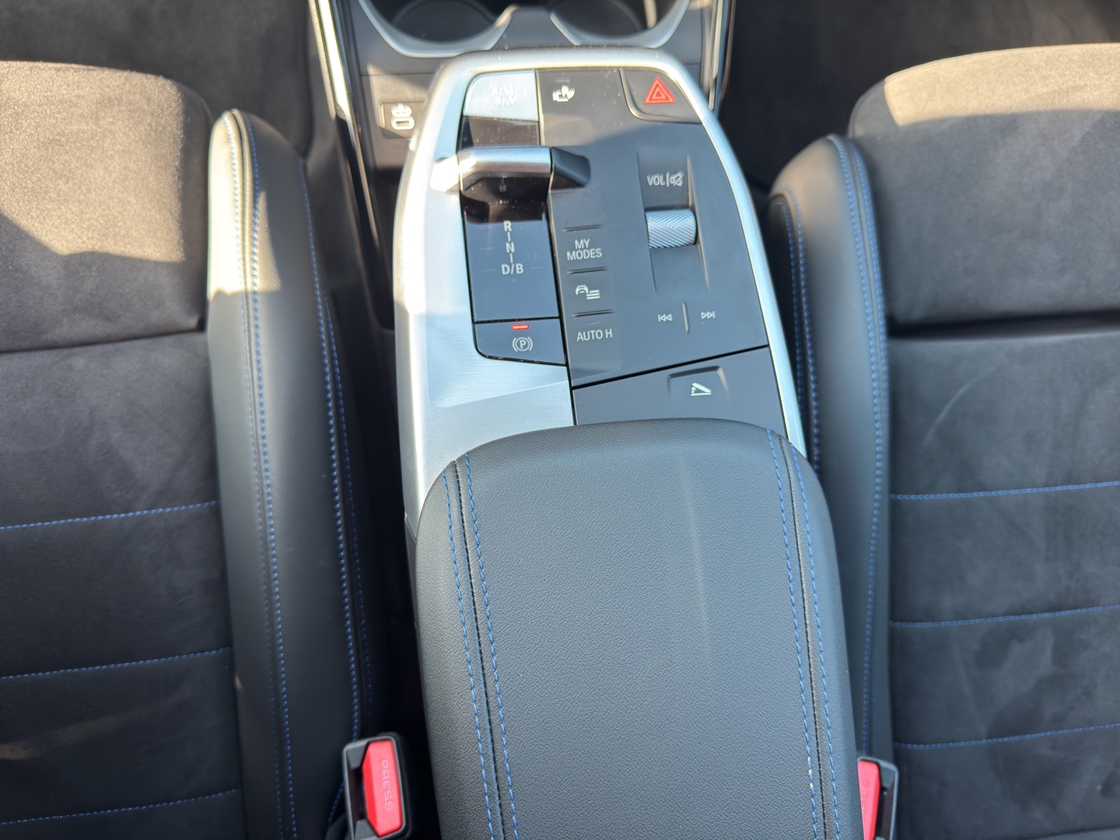 BMW iX1 30 xDrive M Sportpaket Pro-image-17