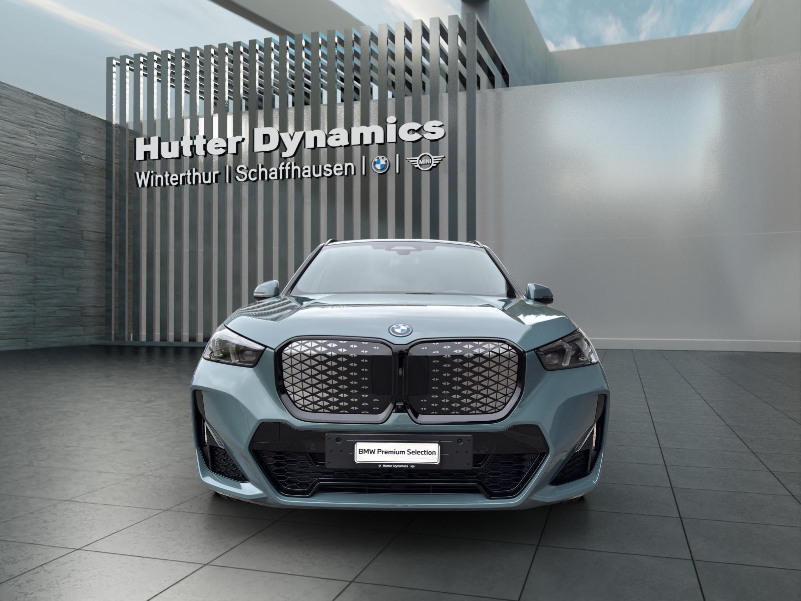 BMW iX1 30 xDrive M Sportpaket Pro-image-2