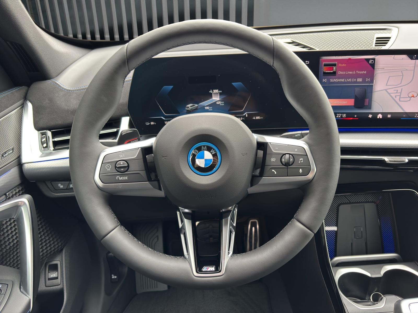 BMW iX1 30 xDrive M Sportpaket Pro-image-11