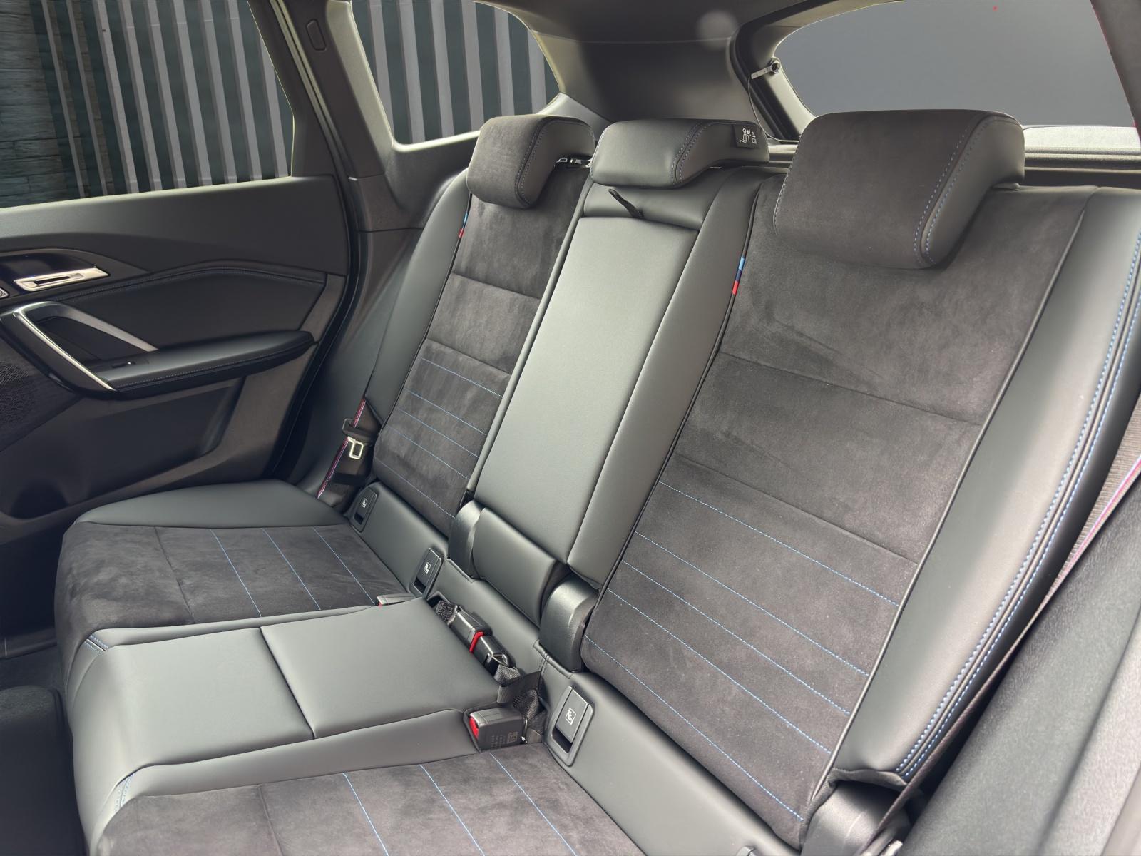 BMW iX1 30 xDrive M Sportpaket Pro-image-18