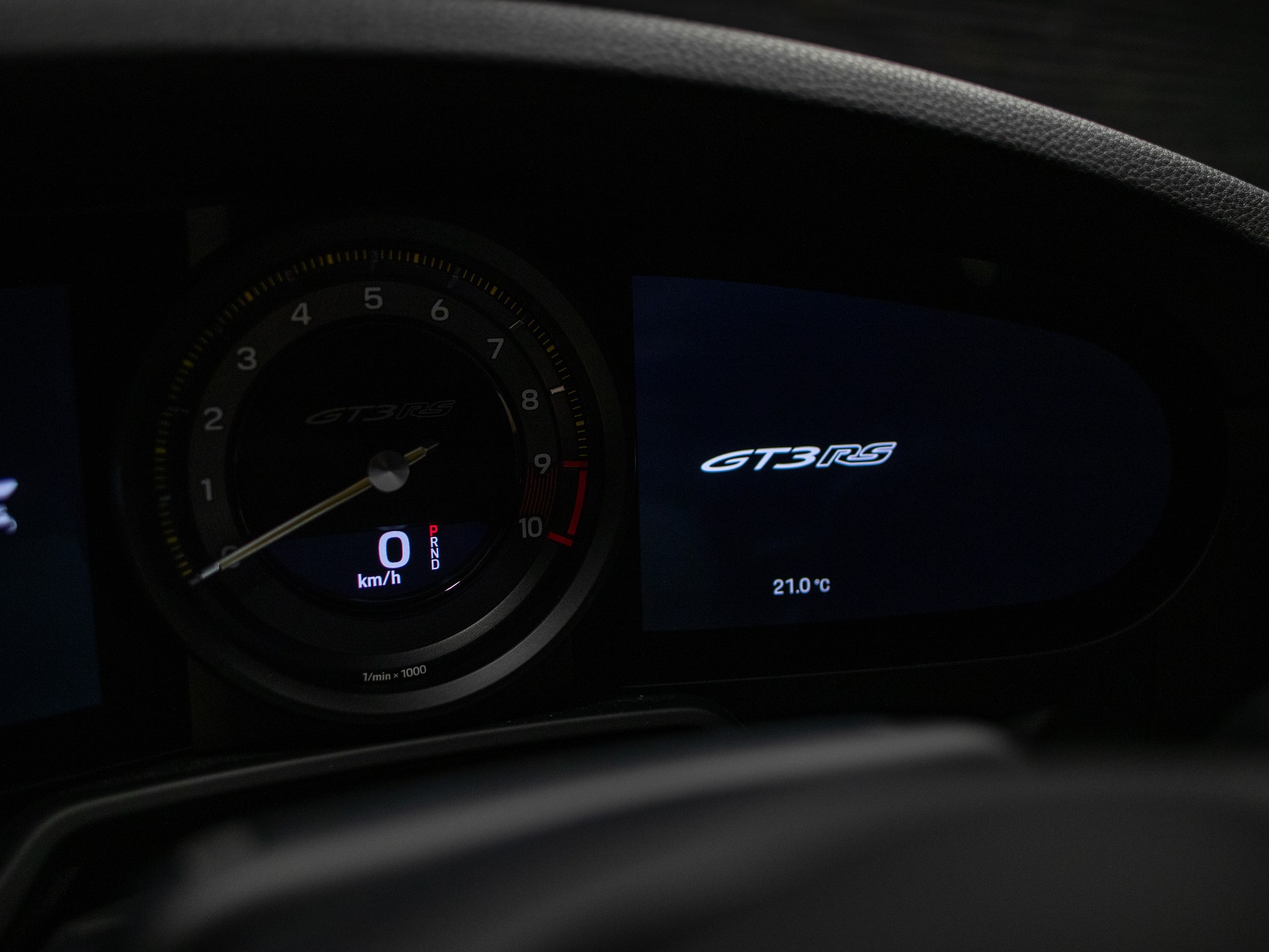 PORSCHE 911 GT3 RS-image-11