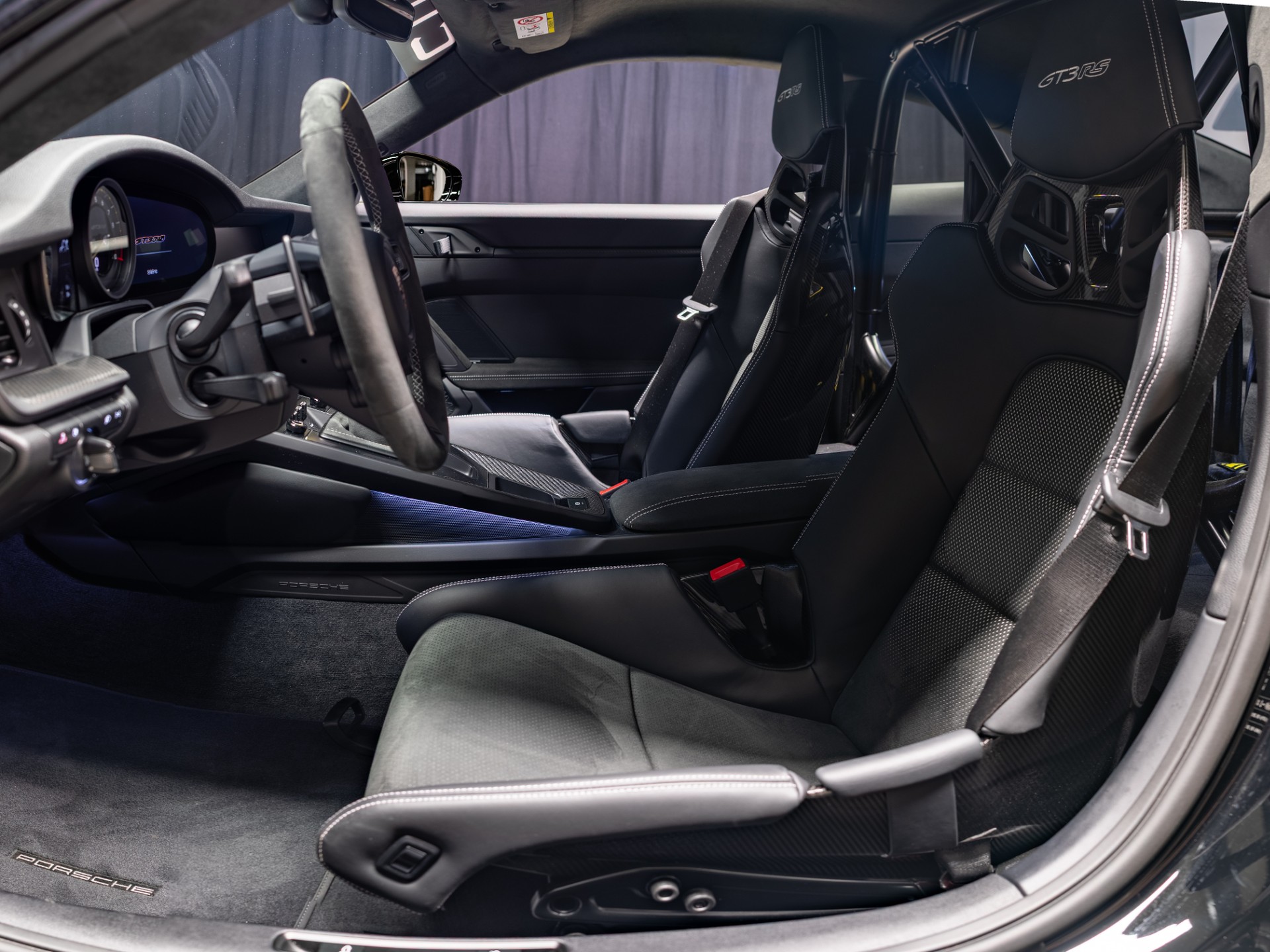 PORSCHE 911 GT3 RS-image-7