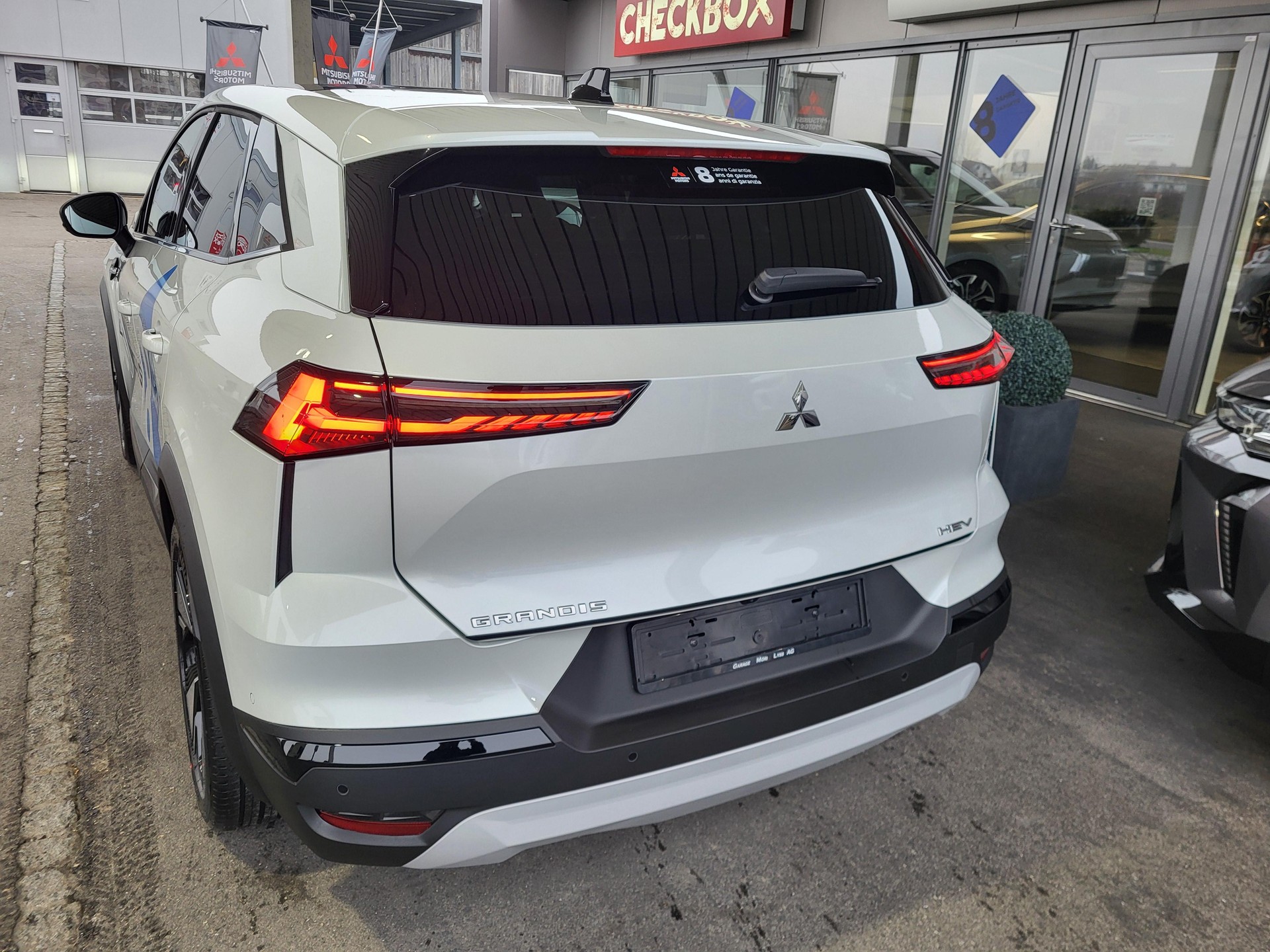 MITSUBISHI Grandis 1.8 HEV Instyle-image-5