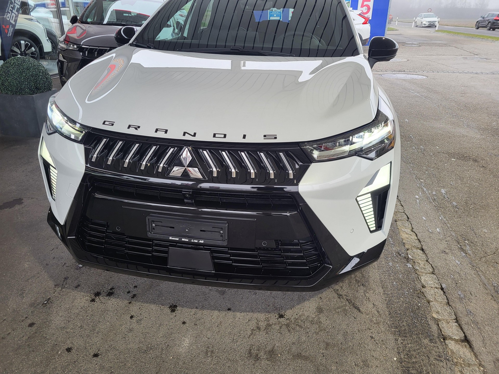 MITSUBISHI Grandis 1.8 HEV Instyle-image-2