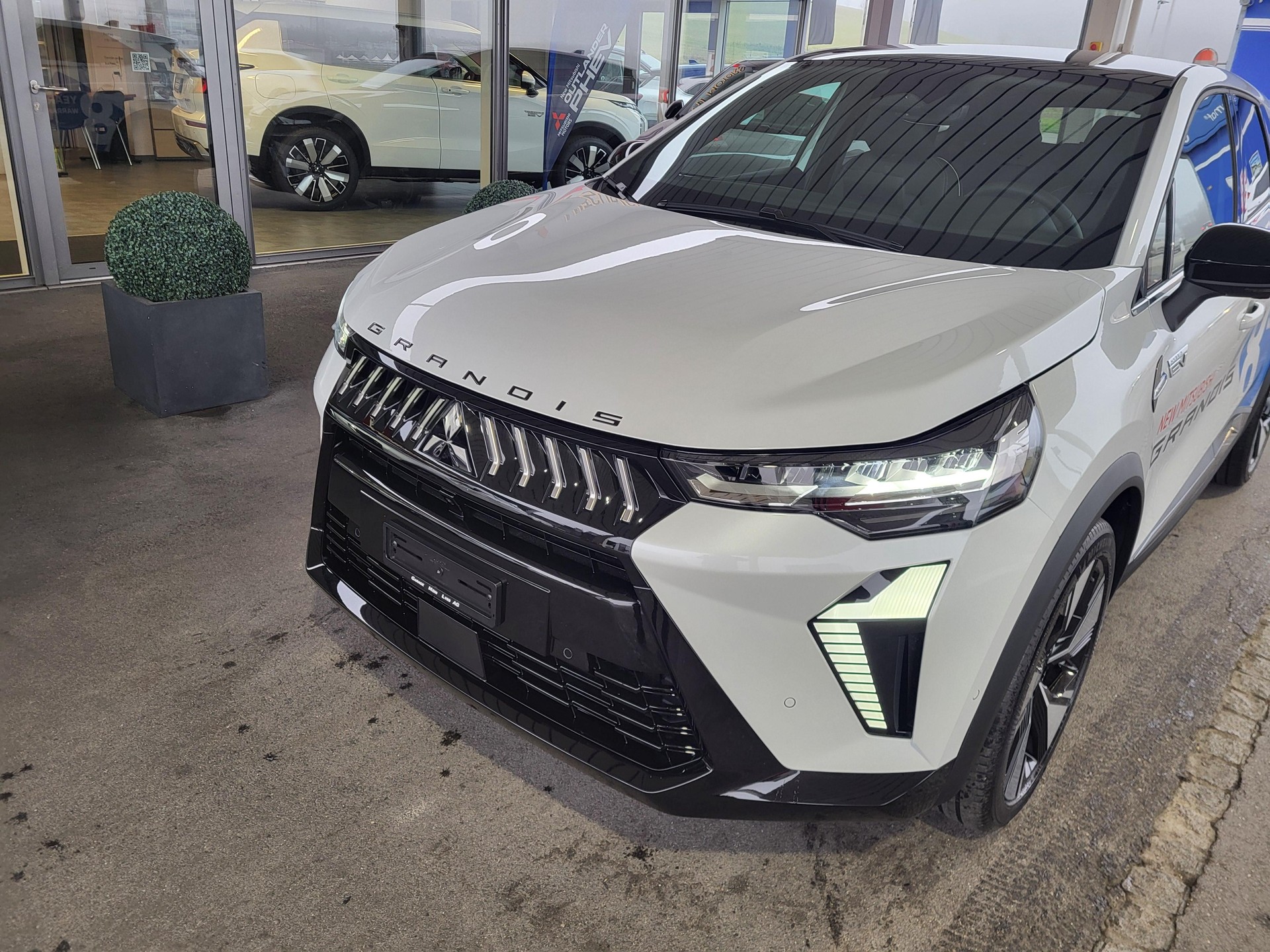 MITSUBISHI Grandis 1.8 HEV Instyle-image-3
