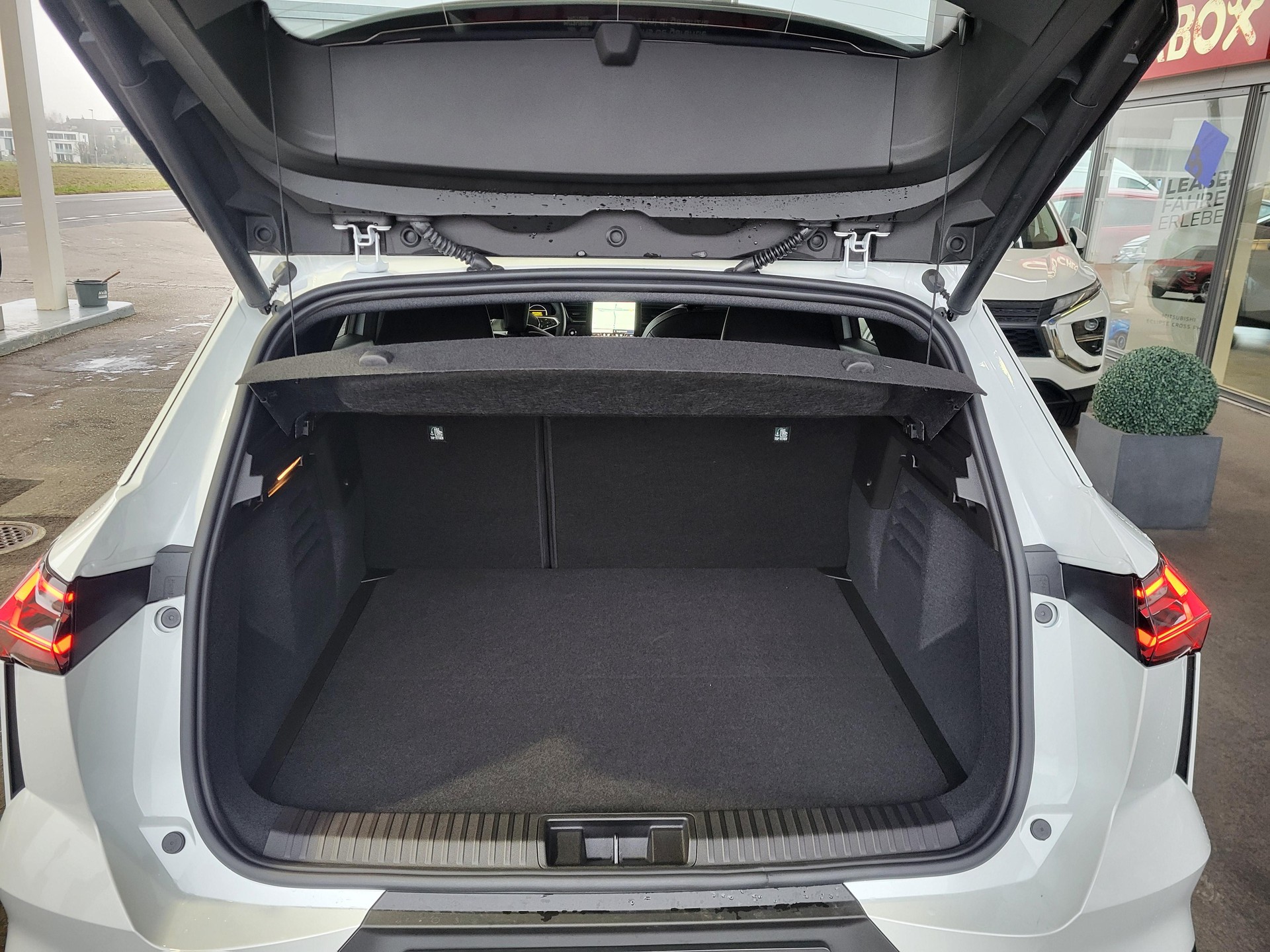 MITSUBISHI Grandis 1.8 HEV Instyle-image-6