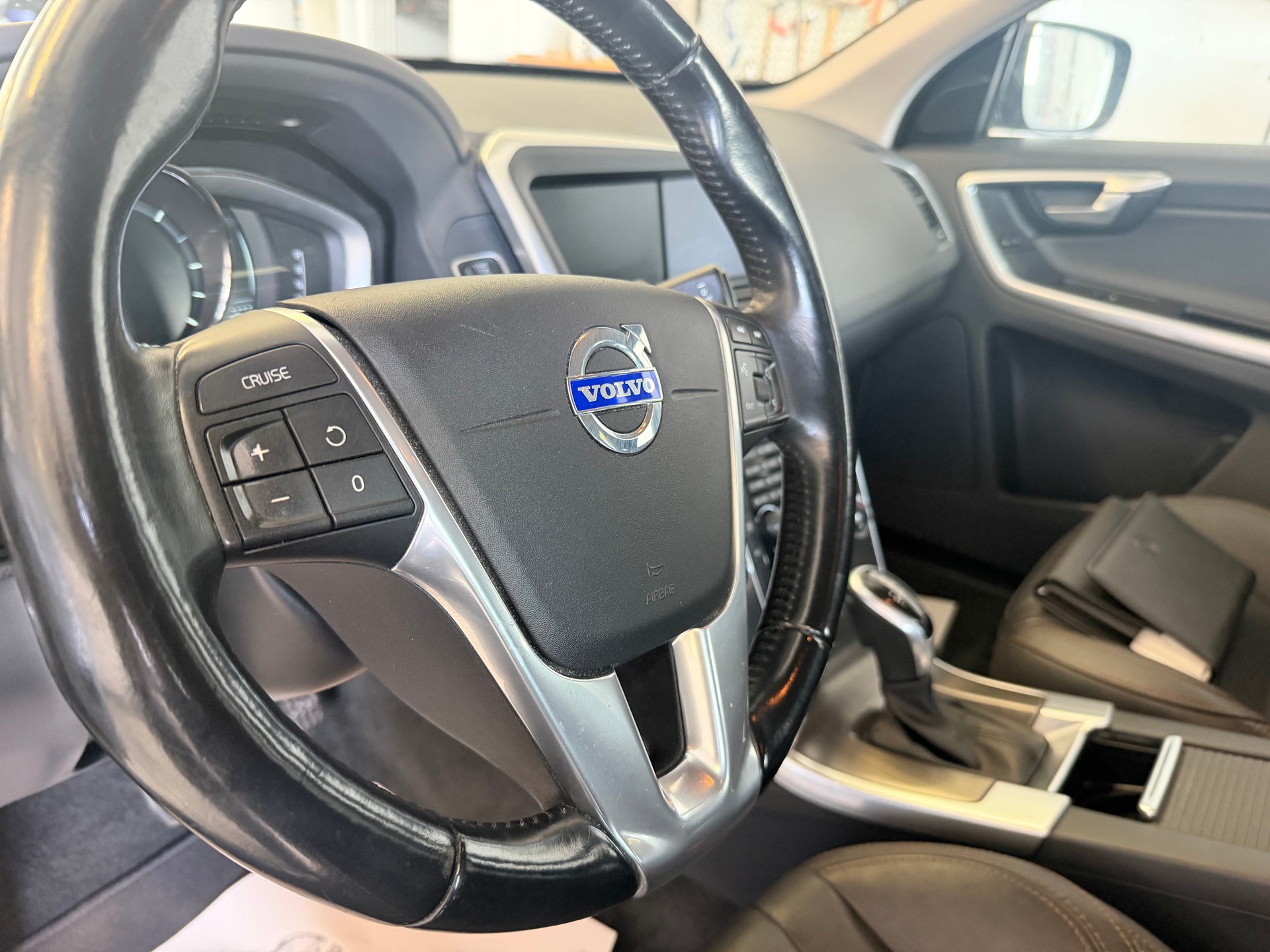 VOLVO XC60 D4 AWD Summum Geartronic-image-9