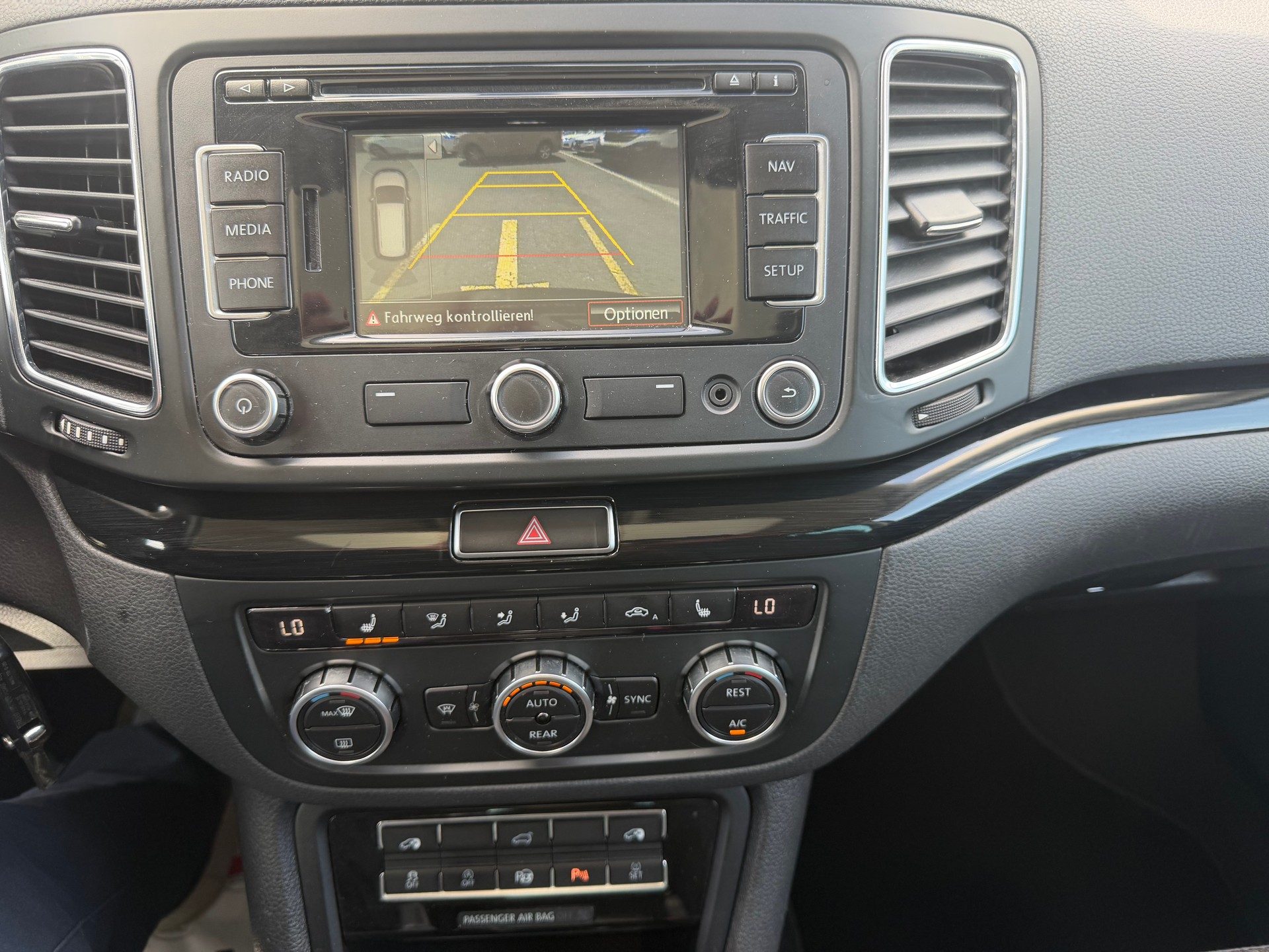 SEAT Alhambra 2.0 TDI Style 4x4 * Gr. Navi * Xenon * Klima-auto * Tempomat * PDC V&H - RF-Kamera * Panoramadach *-image-9
