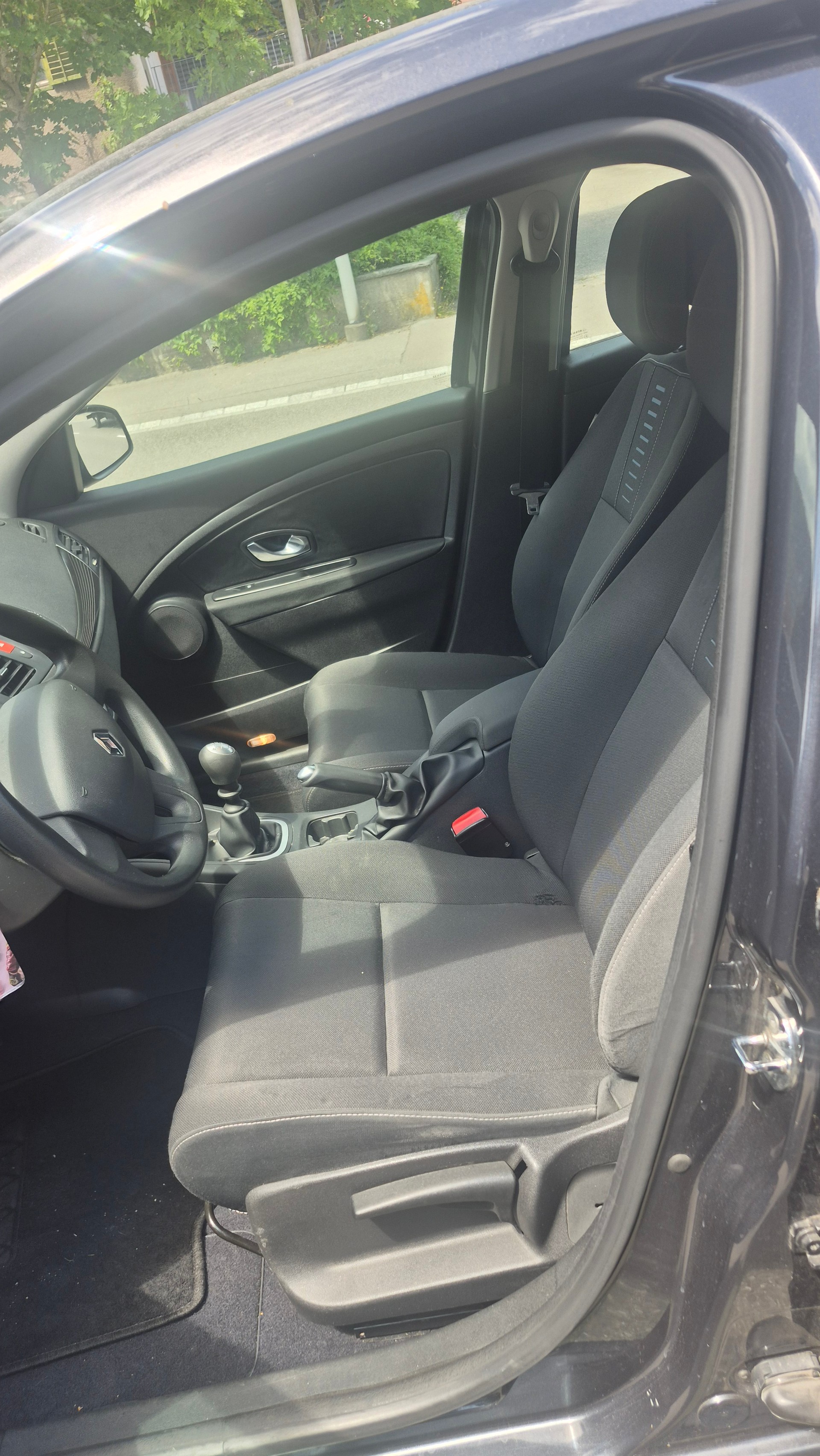 RENAULT Mégane 1.6 16V Expression-image-8