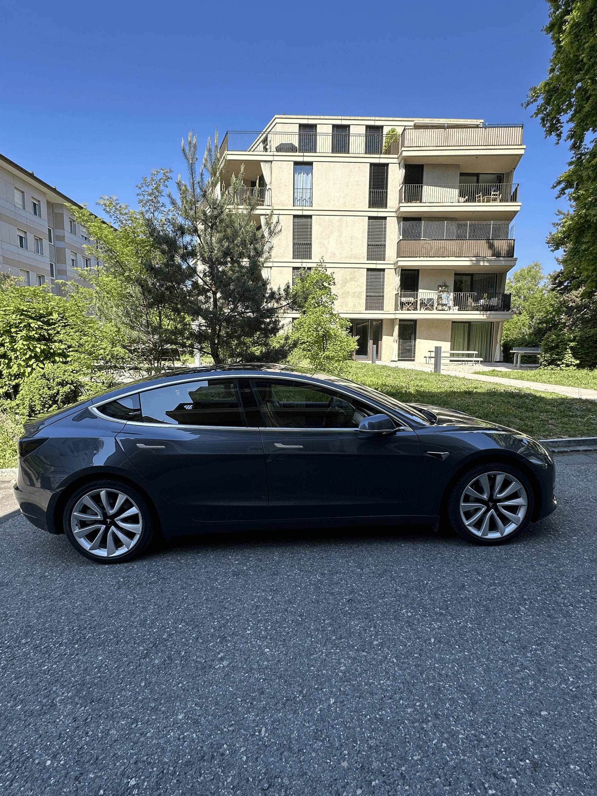 TESLA Long Range AWD-image-1