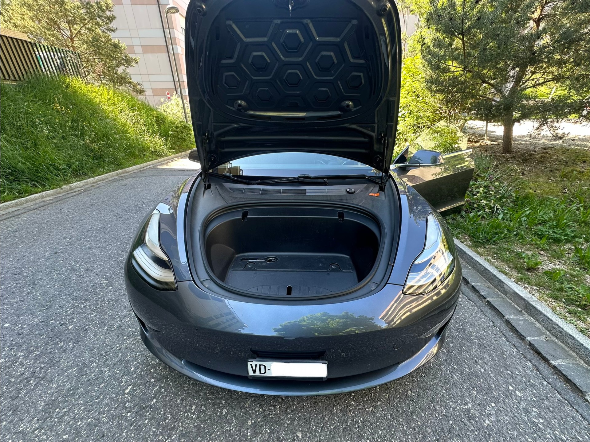 TESLA Long Range AWD-image-2