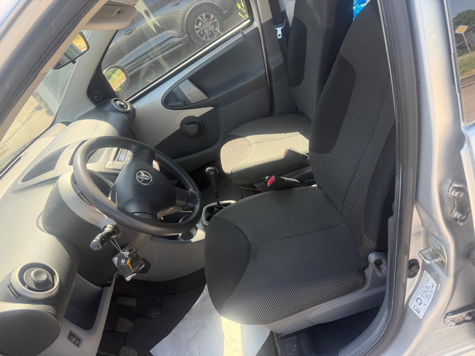 TOYOTA Aygo 1.0 Linea Terra-image-3