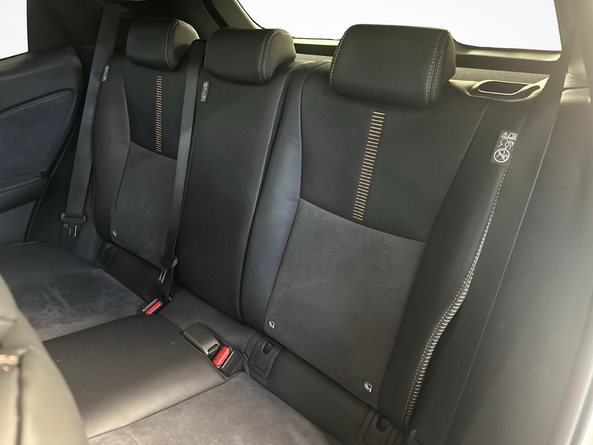 LEXUS LBX 1.5 Hybrid Cool AWD-image-10