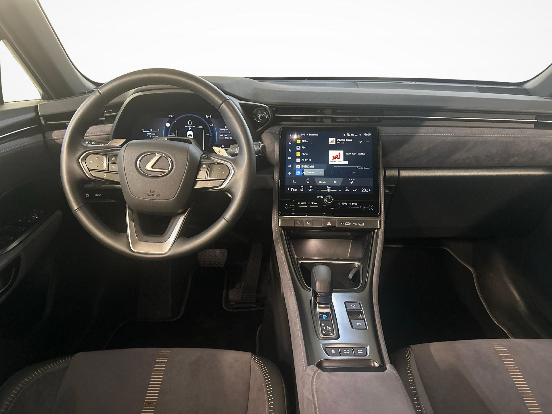 LEXUS LBX 1.5 Hybrid Cool AWD-image-8
