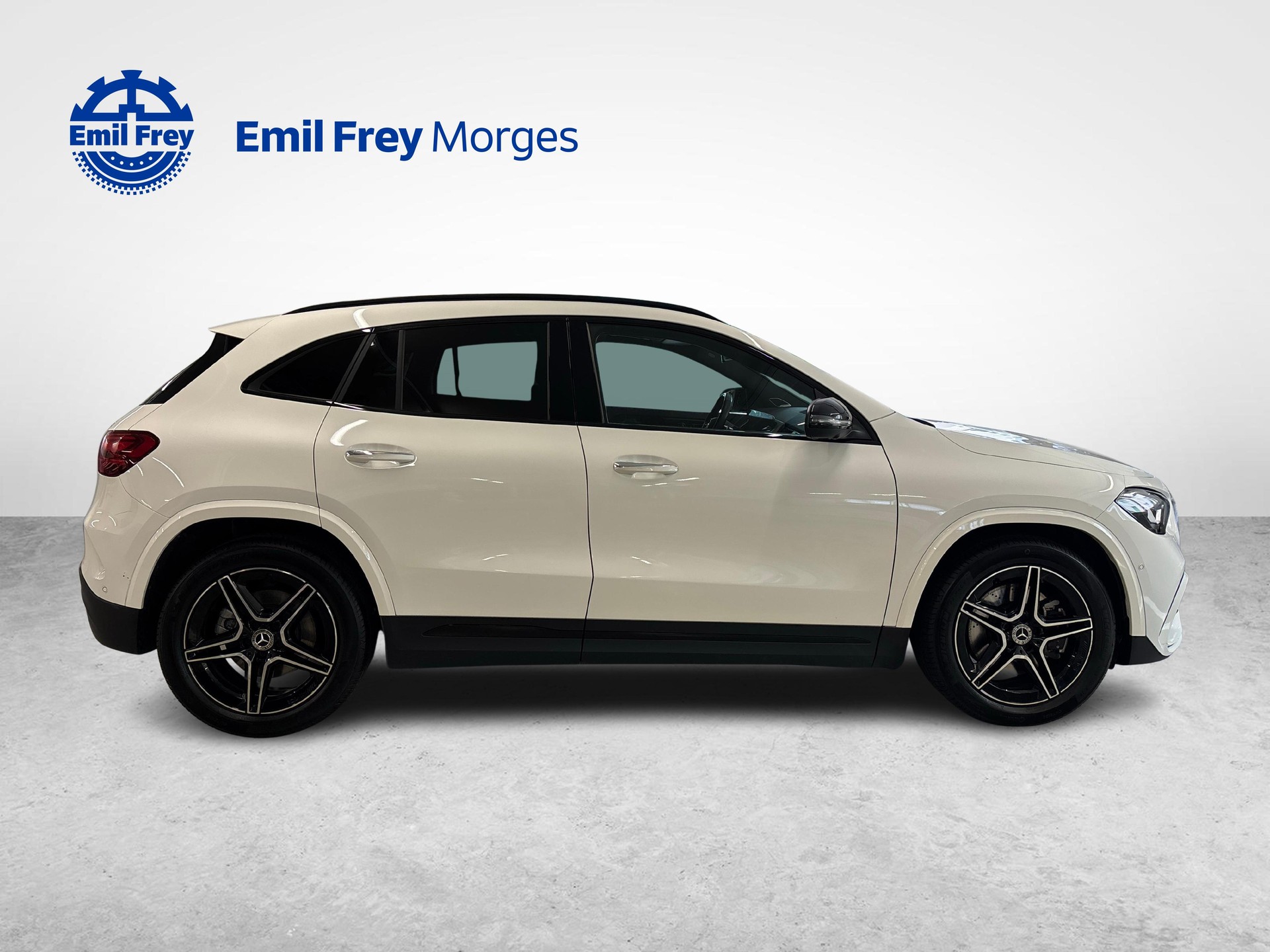 MERCEDES-BENZ GLA 250 AMG Line 4matic-image-1