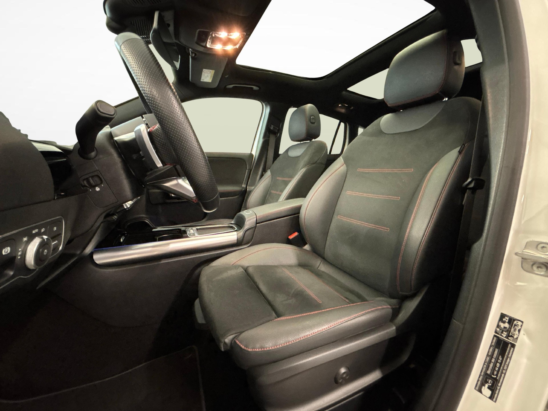 MERCEDES-BENZ GLA 250 AMG Line 4matic-image-9