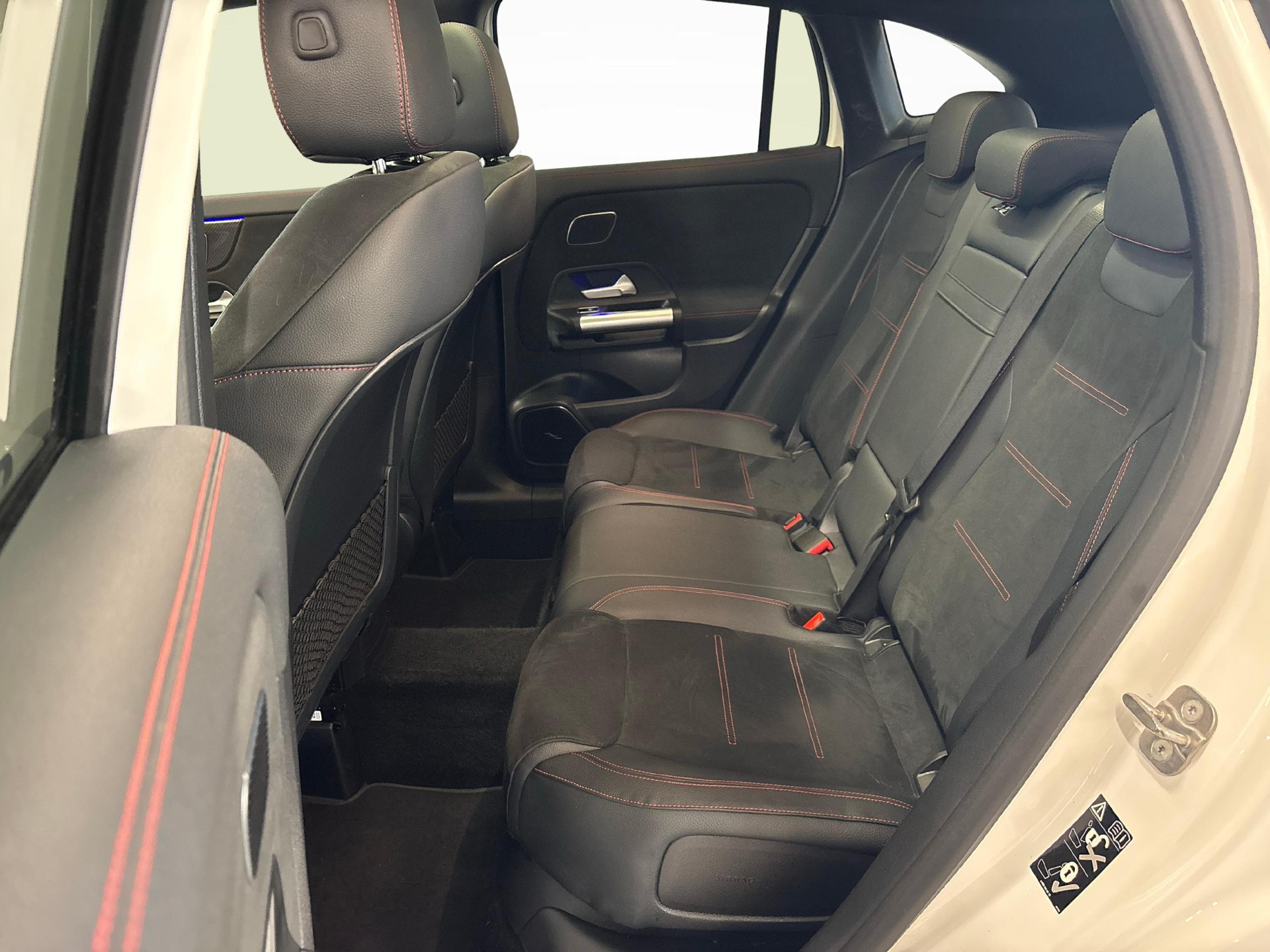 MERCEDES-BENZ GLA 250 AMG Line 4matic-image-10